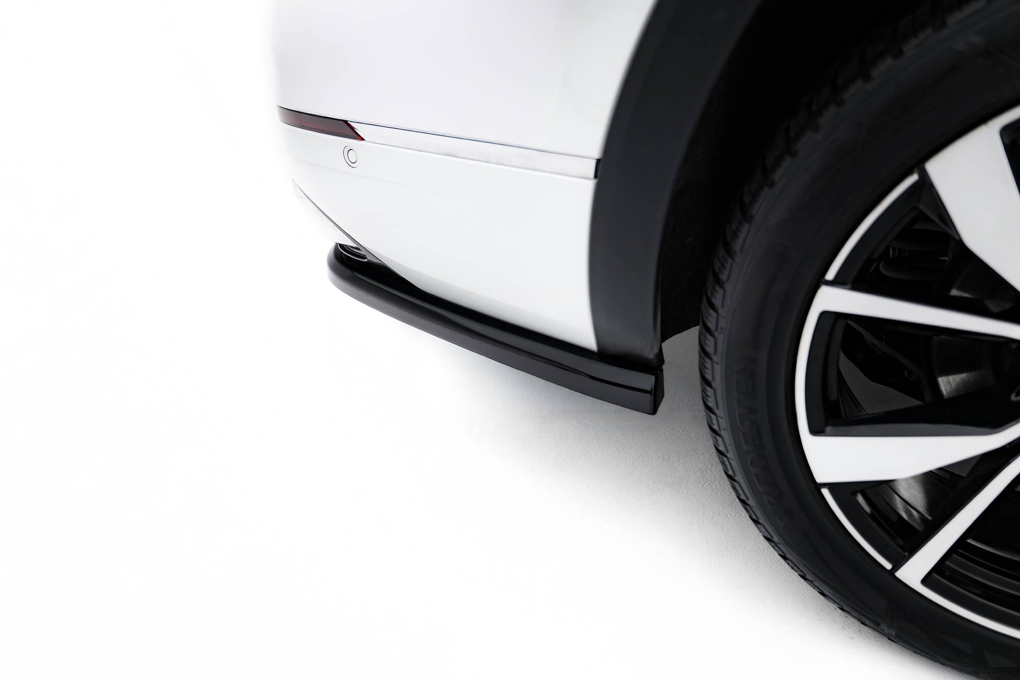 Maxton Design - Mittlerer Cup Diffusor DTM Look Heck Ansatz für VW Atlas R - Line Mk1 Facelift 2 - Aerowerk.