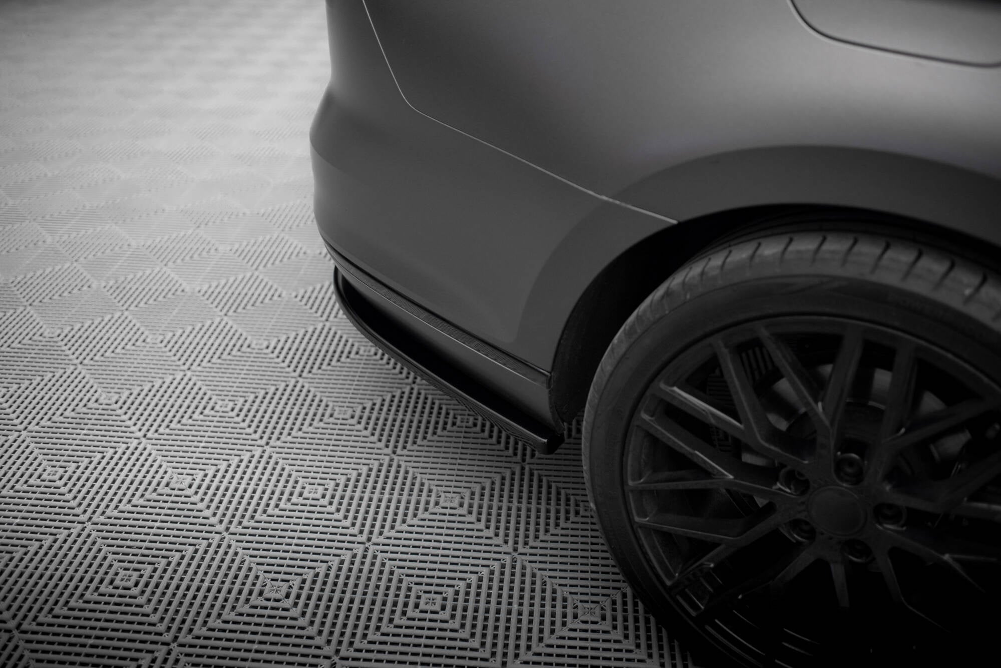 Maxton Design - Mittlerer Cup Diffusor DTM Look Heck Ansatz für VW Passat R - Line B8 - Aerowerk.