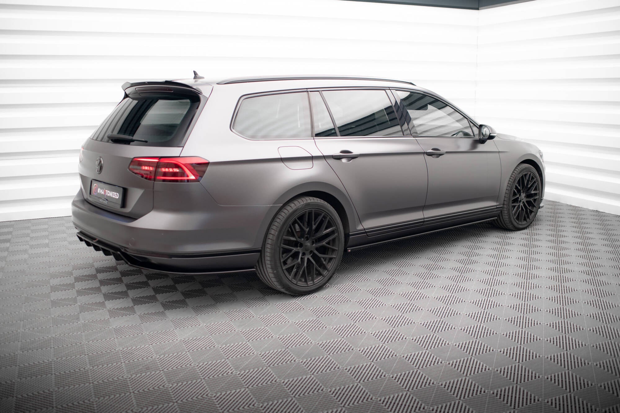 Maxton Design - Mittlerer Cup Diffusor DTM Look Heck Ansatz für VW Passat R - Line B8 - Aerowerk.