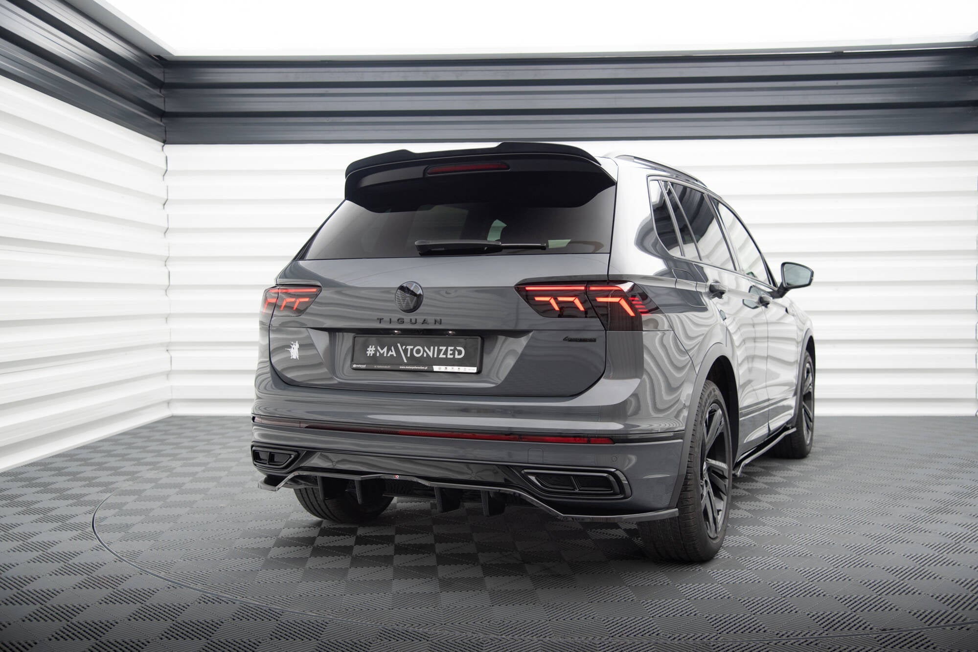 Maxton Design - Mittlerer Cup Diffusor DTM Look Heck Ansatz für VW Tiguan R - Line Mk2 Facelift - Aerowerk.