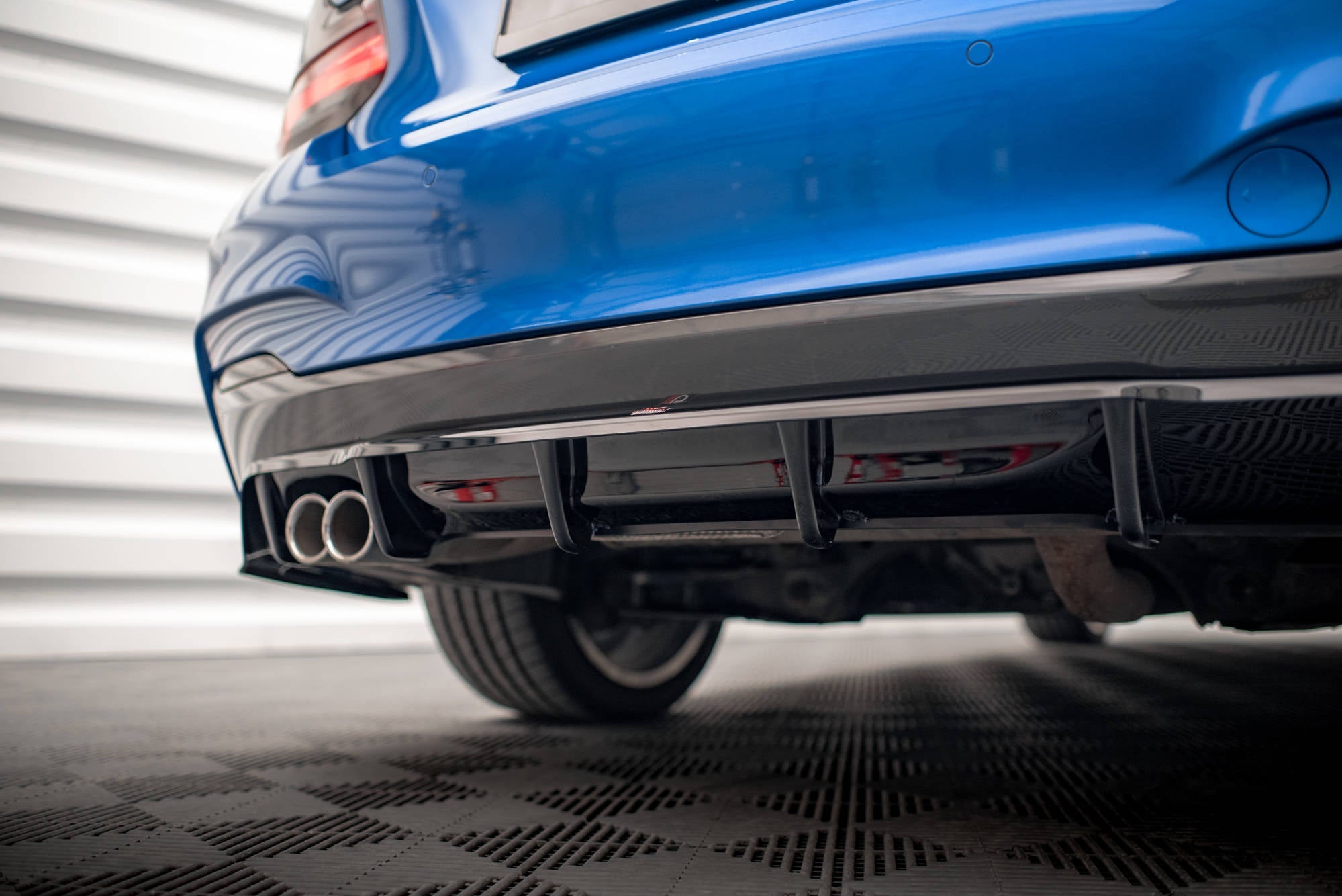 Maxton Design - Mittlerer Cup Diffusor Heck Ansatz für BMW 2er M - Paket F22 - Aerowerk.