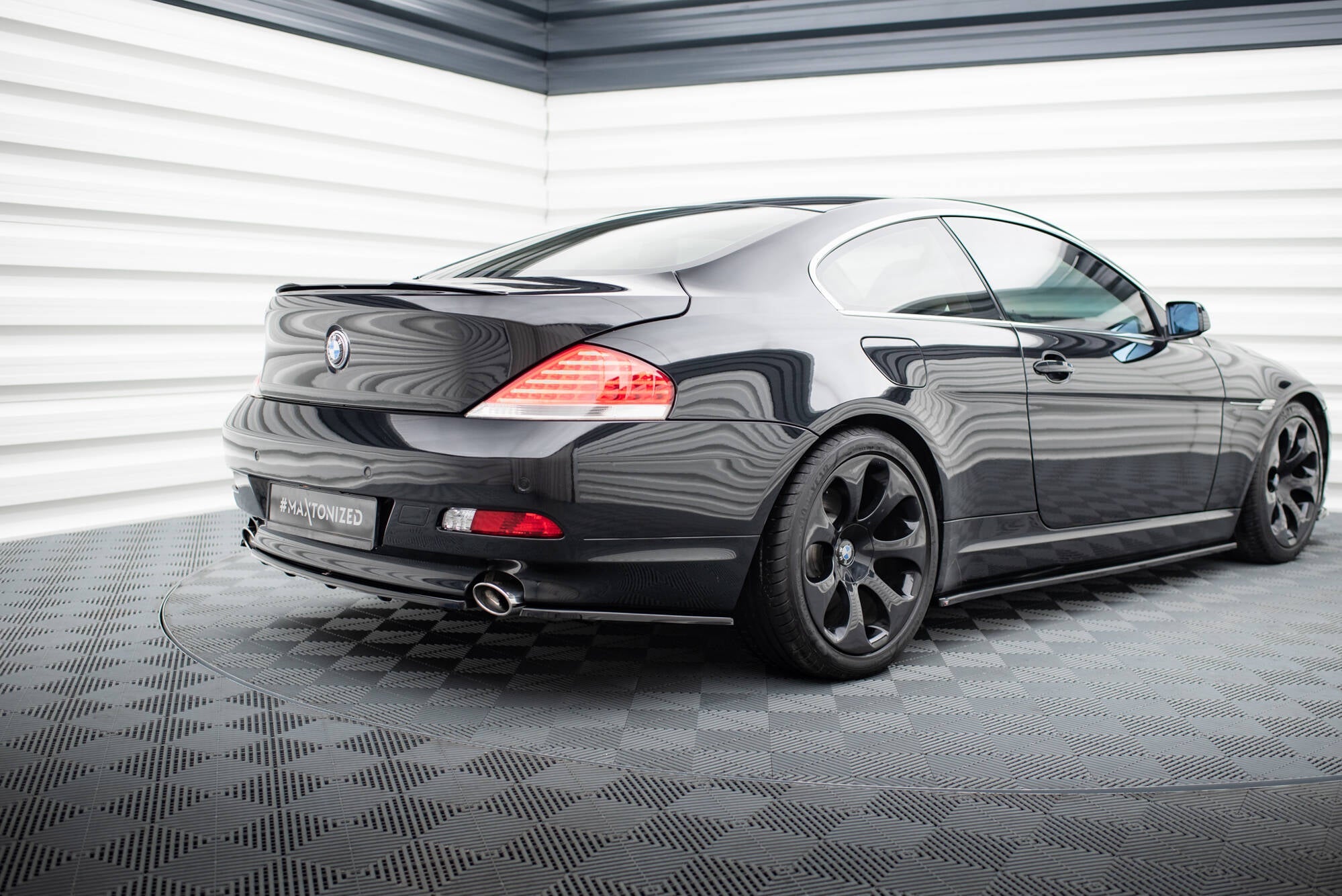 Maxton Design - Mittlerer Cup Diffusor / Heck Ansatz für BMW 6er Coupe / Cabrio E63 / E64 - Aerowerk.