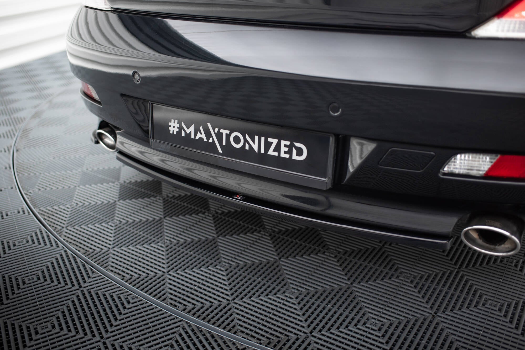 Maxton Design - Mittlerer Cup Diffusor / Heck Ansatz für BMW 6er Coupe / Cabrio E63 / E64 - Aerowerk.