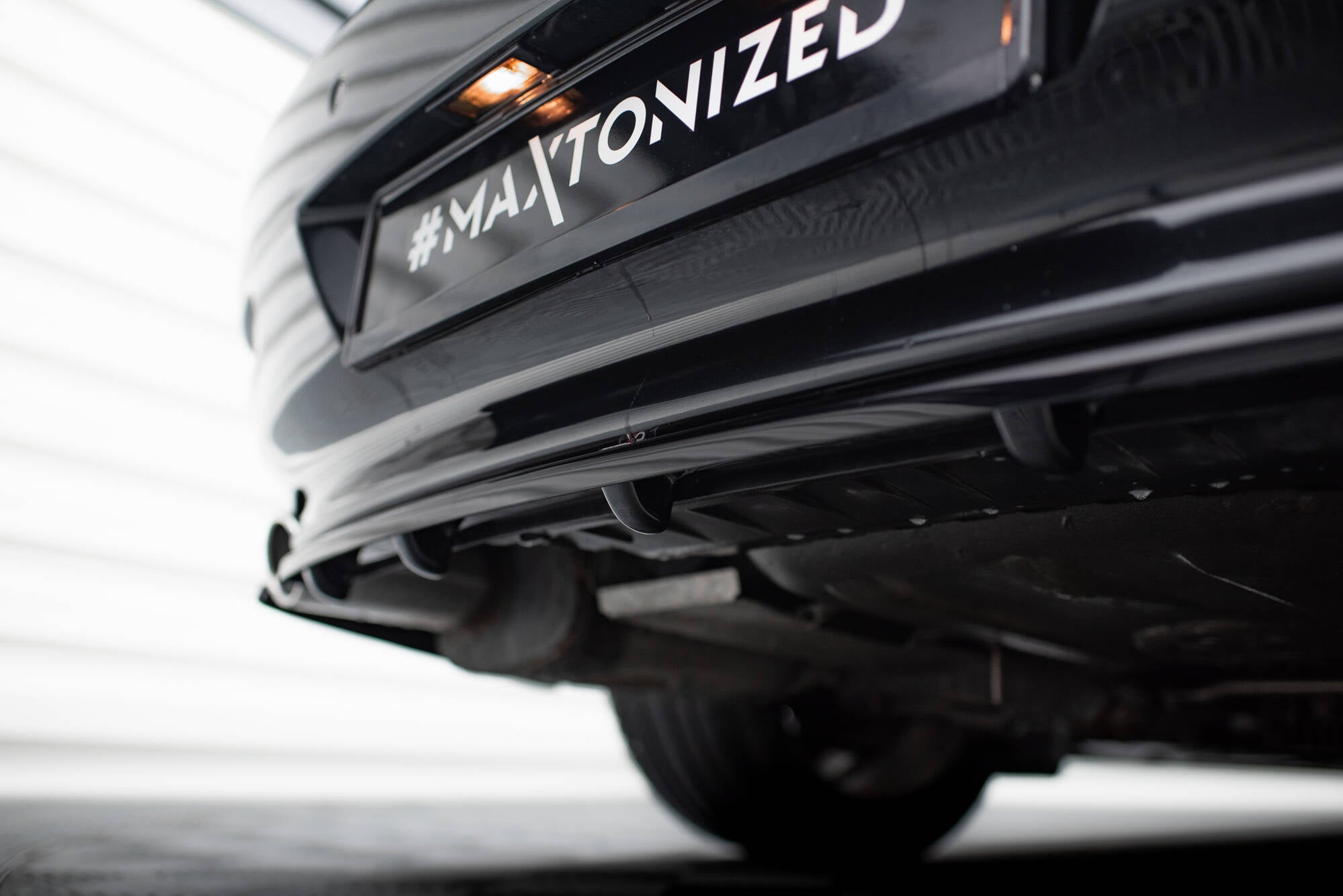 Maxton Design - Mittlerer Cup Diffusor / Heck Ansatz für BMW 6er Coupe / Cabrio E63 / E64 - Aerowerk.