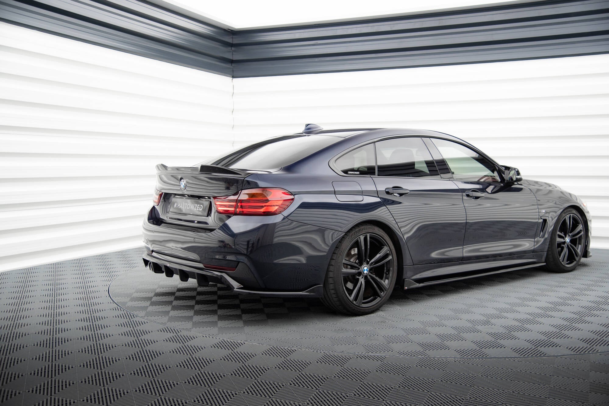 Maxton Design - Mittlerer Cup Diffusor / Heckansatz für BMW 4er Coupe / Gran Coupe / Cabrio M - Paket F32 / F36 / F33 - Aerowerk.