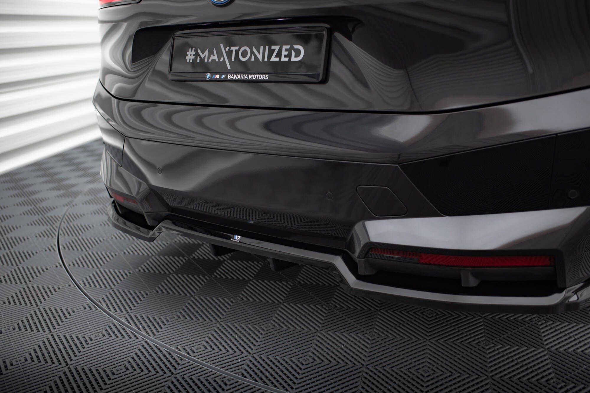 Maxton Design - Mittlerer Cup Diffusor Heckansatz für BMW iX M - Paket i20 - Aerowerk.