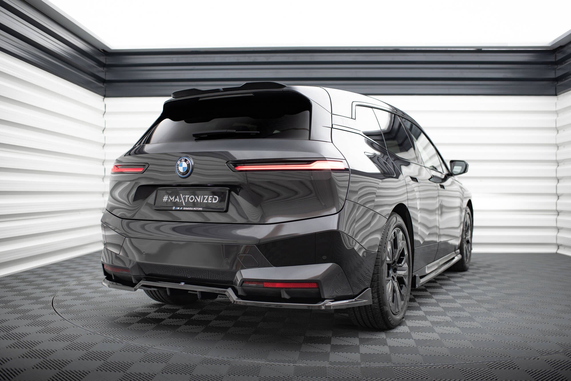 Maxton Design - Mittlerer Cup Diffusor Heckansatz für BMW iX M - Paket i20 - Aerowerk.
