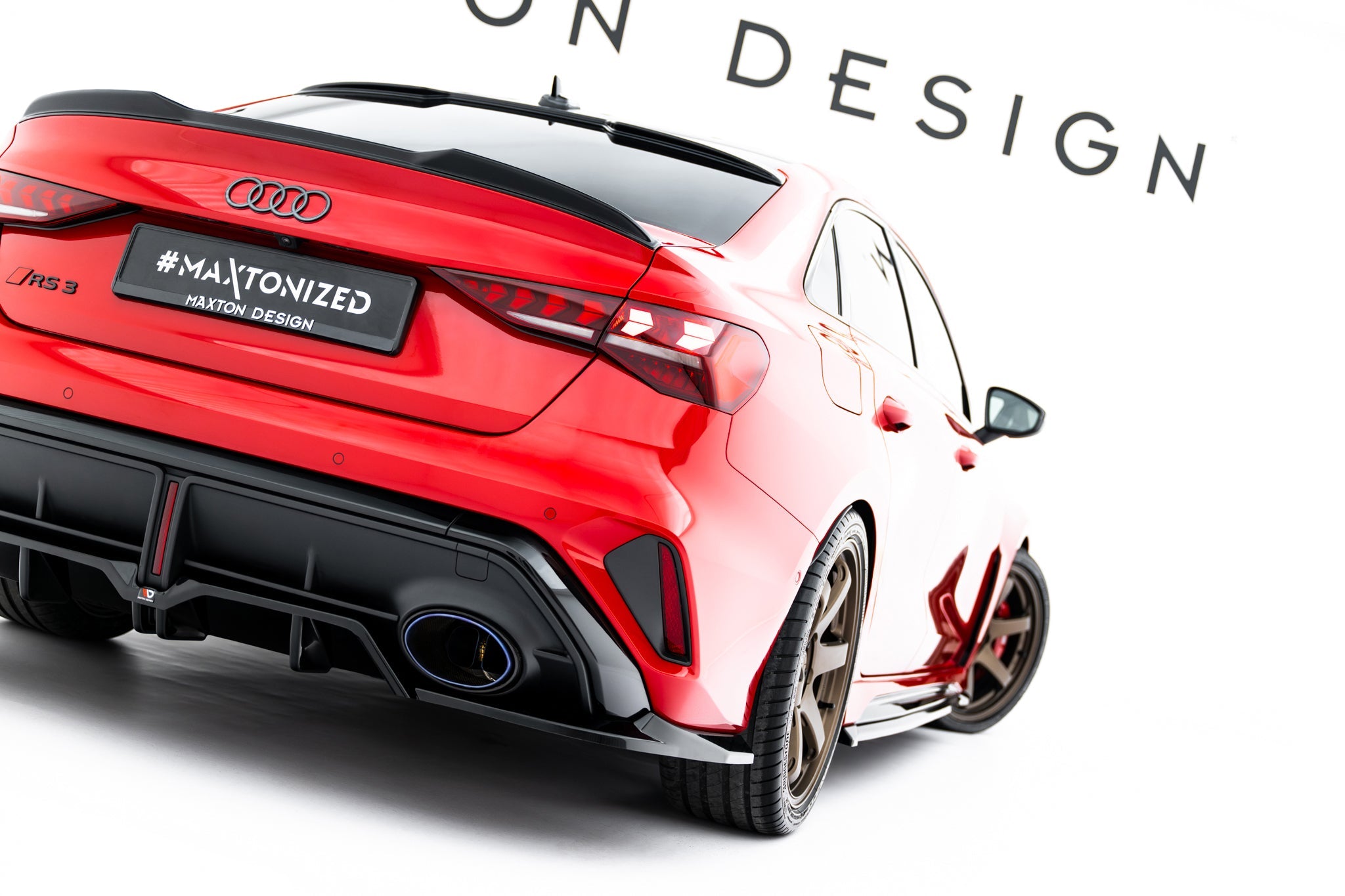 Maxton Design - Mittlerer Cup Diffusor V1 DTM Look Heck Ansatz für Audi RS3 Limousine 8Y Facelift - Aerowerk.