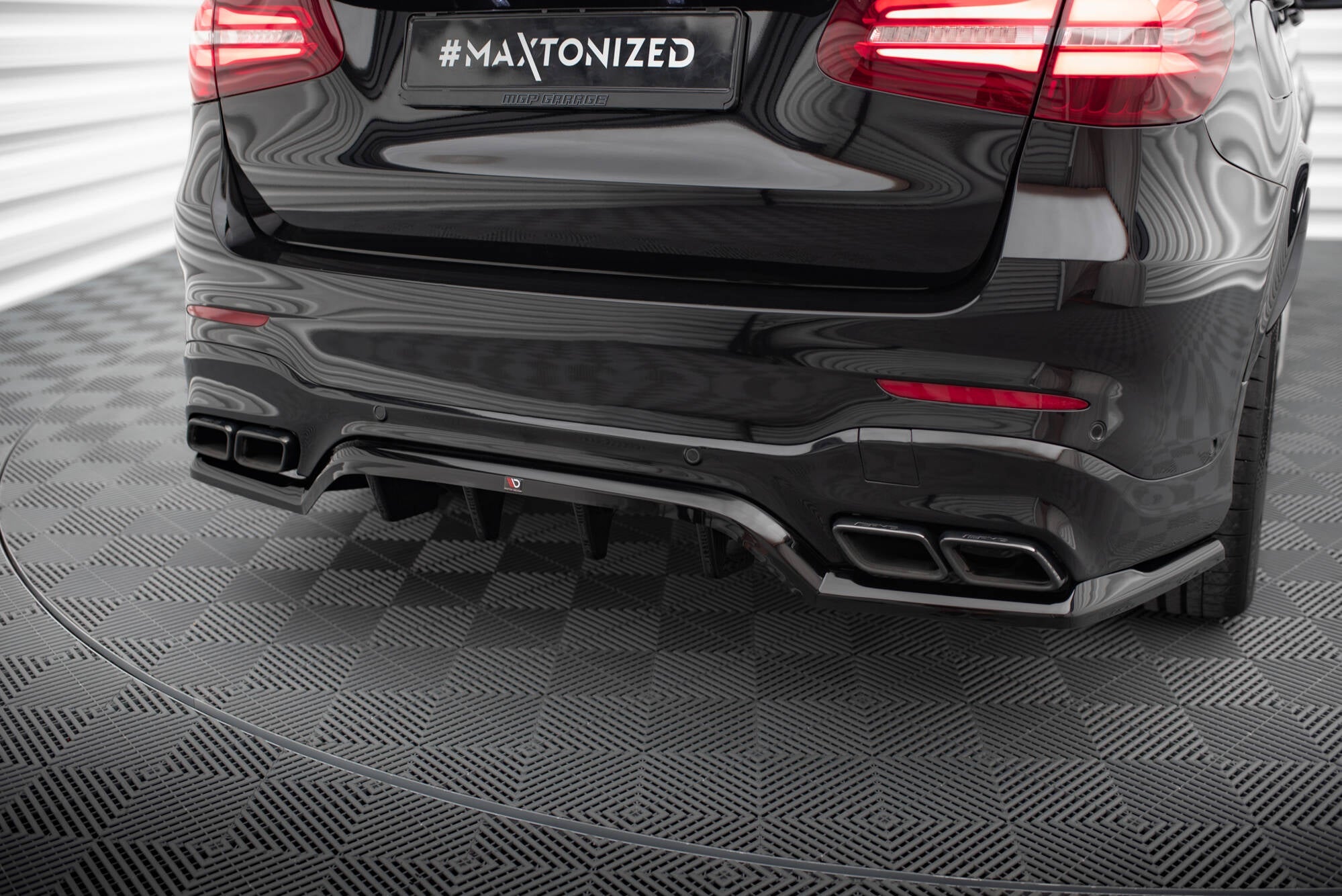 Maxton Design - Mittlerer Cup Diffusor V1 DTM Look Heck Ansatz für Mercedes - AMG GLC 63 SUV X253 - Aerowerk.
