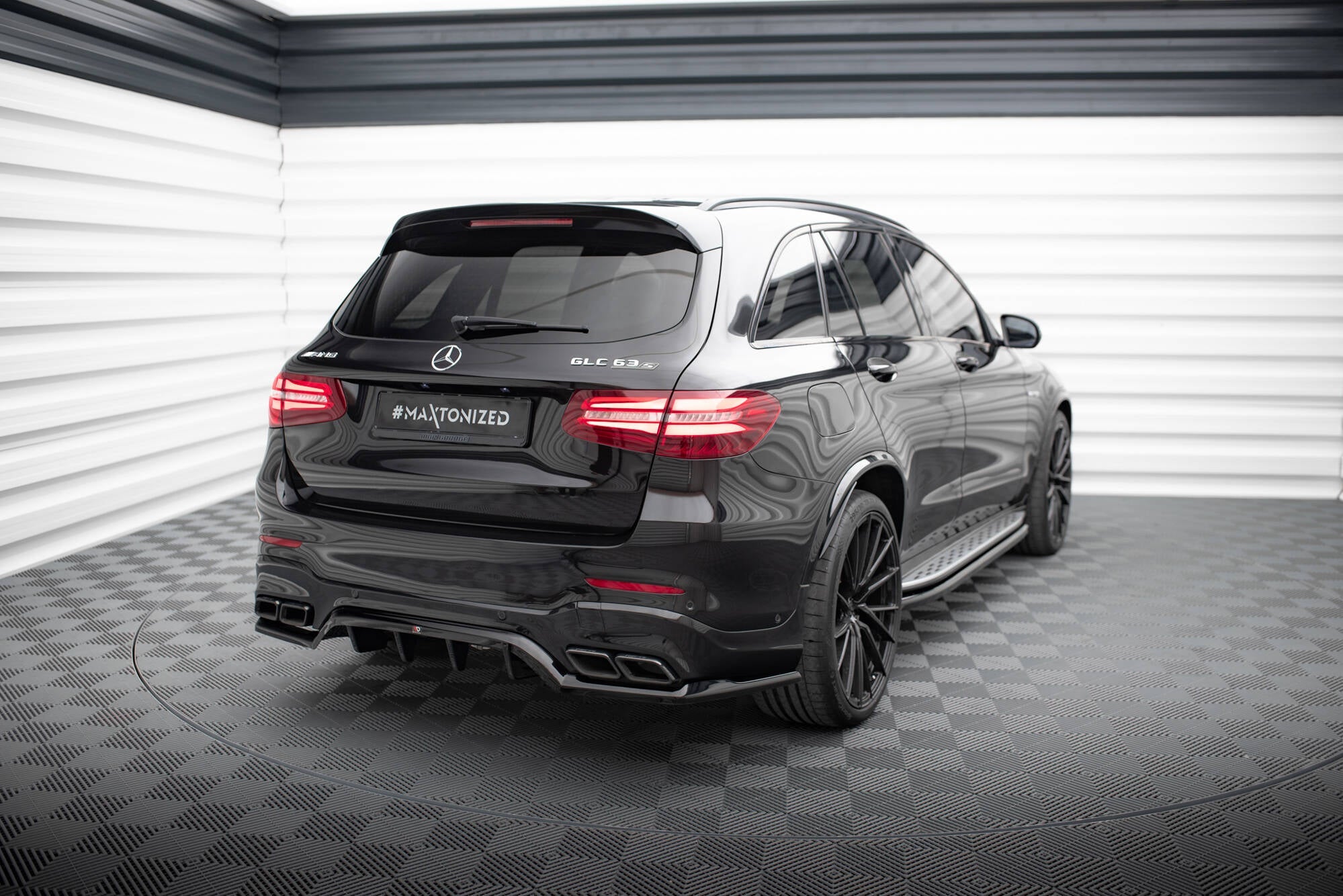 Maxton Design - Mittlerer Cup Diffusor V1 DTM Look Heck Ansatz für Mercedes - AMG GLC 63 SUV X253 - Aerowerk.