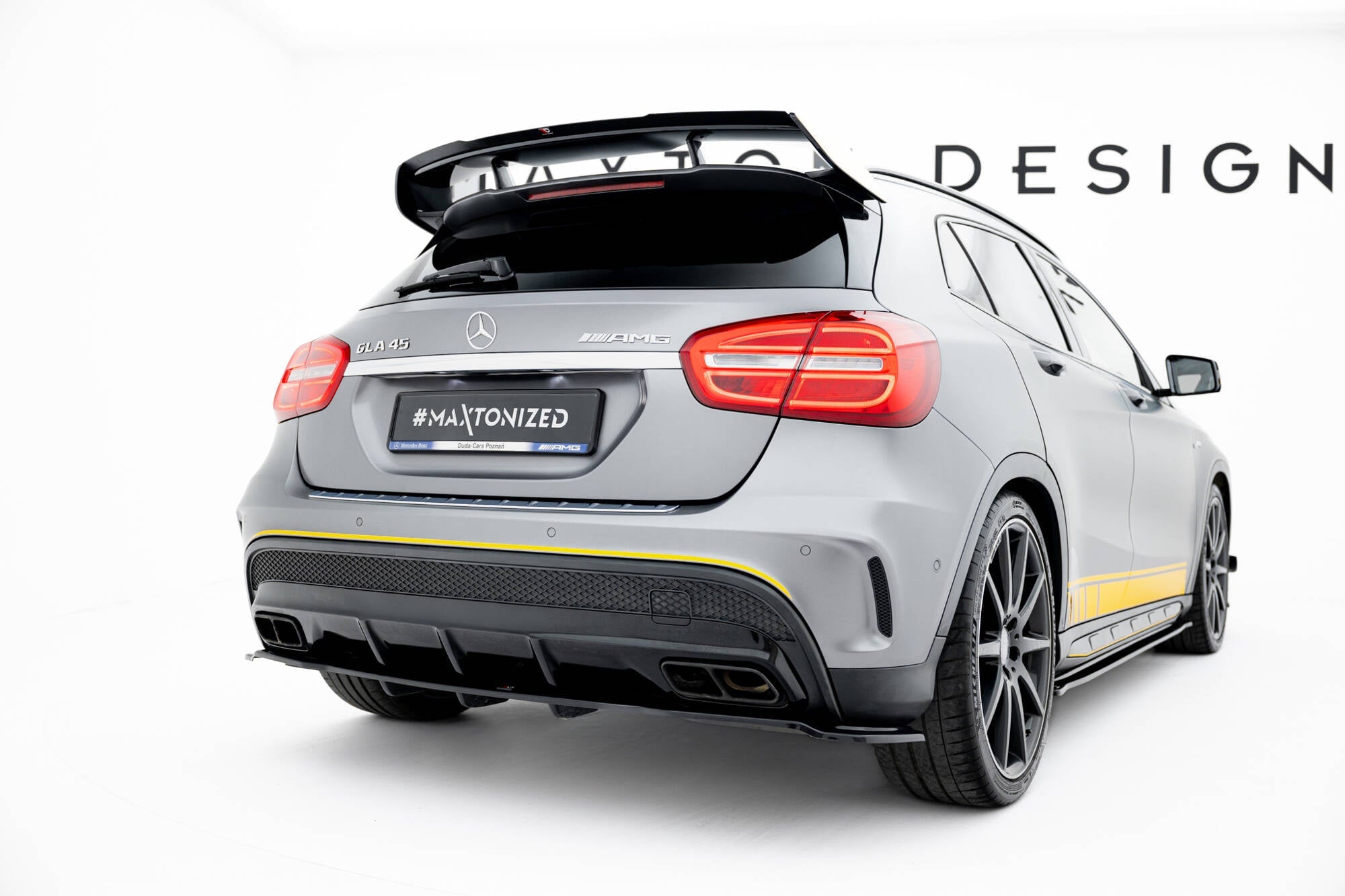 Maxton Design - Mittlerer Cup Diffusor V1 DTM Look Heck Ansatz für Mercedes - Benz GLA 45 AMG - Aerowerk.