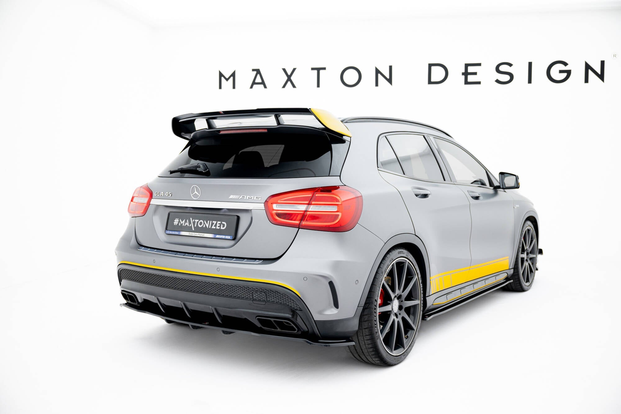 Maxton Design - Mittlerer Cup Diffusor V1 DTM Look Heck Ansatz für Mercedes - Benz GLA 45 AMG - Aerowerk.