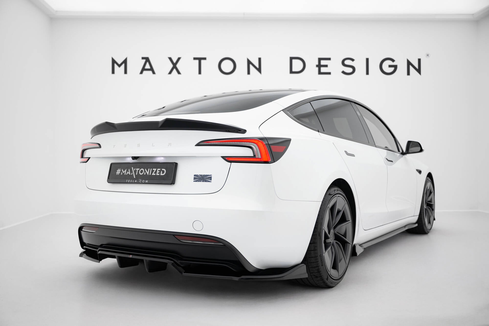 Maxton Design - Mittlerer Cup Diffusor V1 DTM Look Heck Ansatz für Tesla Model 3 Performance Mk1 Facelift - Aerowerk.