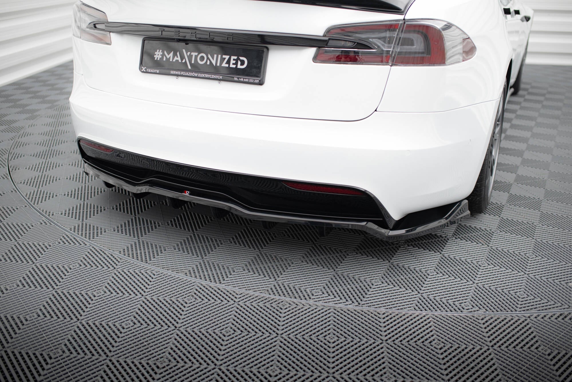 Maxton Design - Mittlerer Cup Diffusor V1 DTM Look Heck Ansatz für Tesla Model S Plaid Mk1 Facelift - Aerowerk.