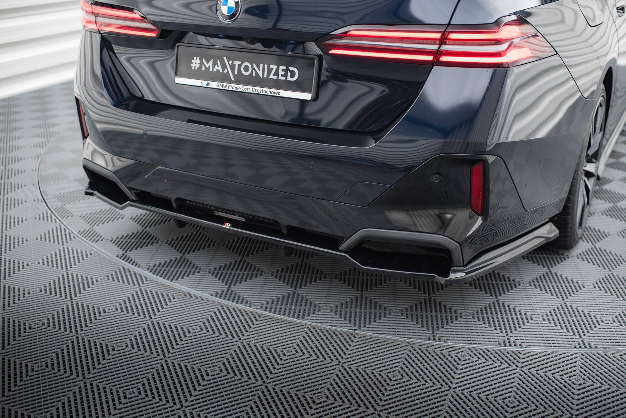 Maxton Design - Mittlerer Cup Diffusor V.1 Heck Ansatz für BMW 5er / i5 M - Paket G60 - Aerowerk.