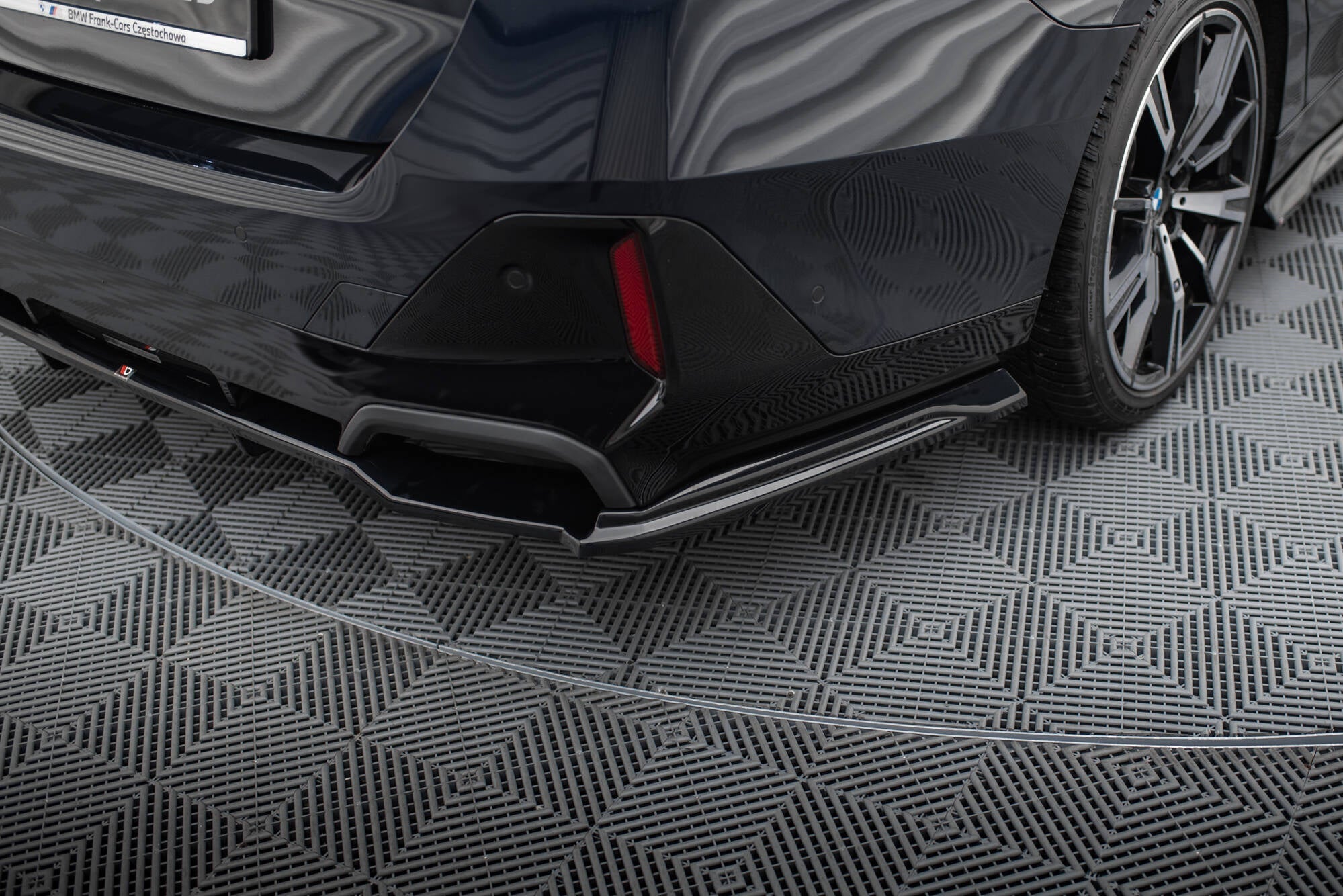 Maxton Design - Mittlerer Cup Diffusor V.1 Heck Ansatz für BMW 5er / i5 M - Paket G60 - Aerowerk.