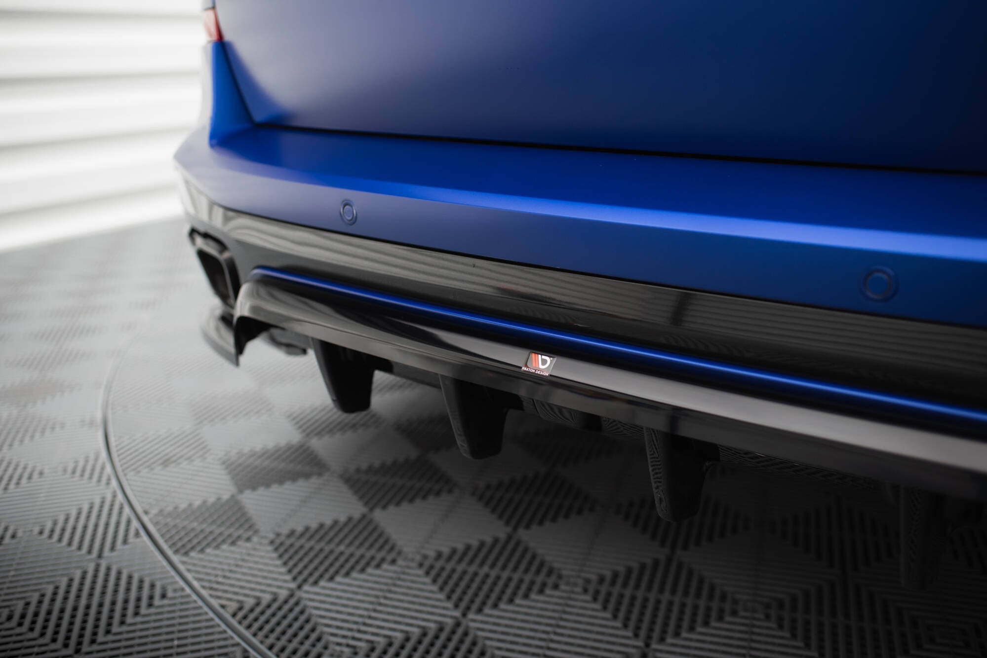 Maxton Design - Mittlerer Cup Diffusor V.1 Heckansatz für BMW X5 M - Paket G05 Facelift - Aerowerk.