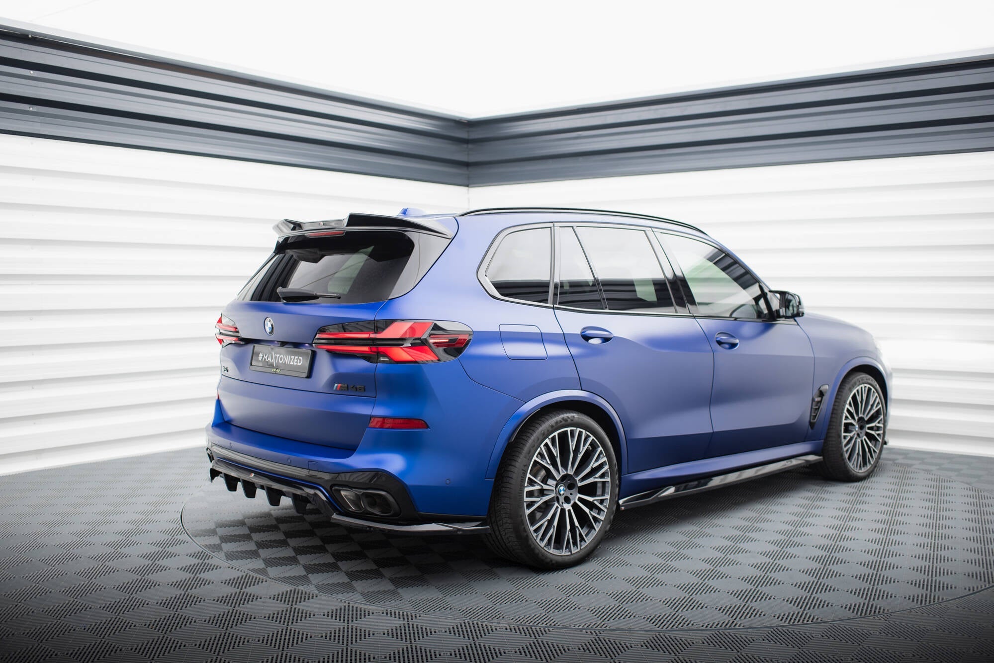 Maxton Design - Mittlerer Cup Diffusor V.1 Heckansatz für BMW X5 M - Paket G05 Facelift - Aerowerk.