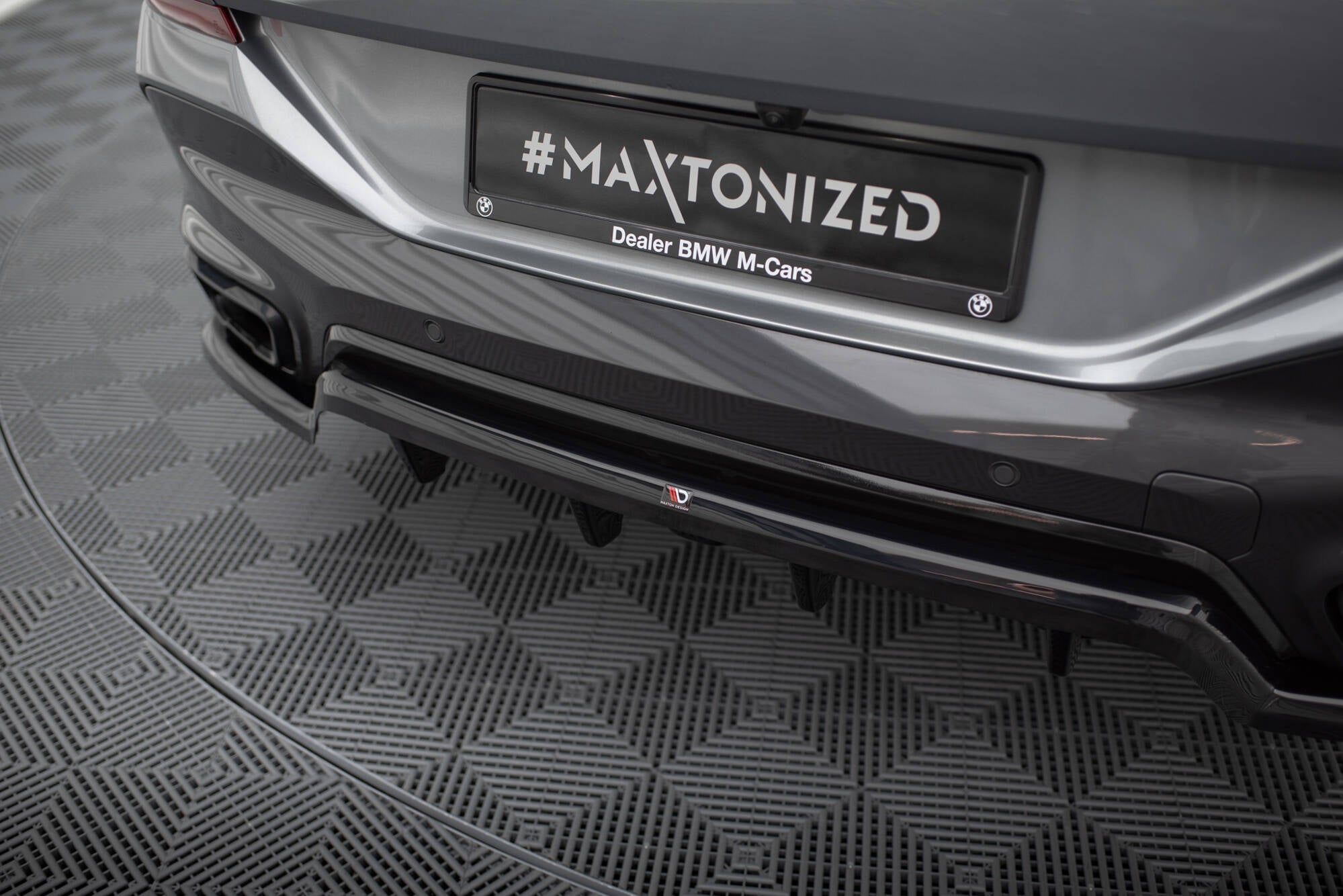 Maxton Design - Mittlerer Cup Diffusor V.1 Heckansatz für BMW X6 M - Paket G06 Facelift - Aerowerk.