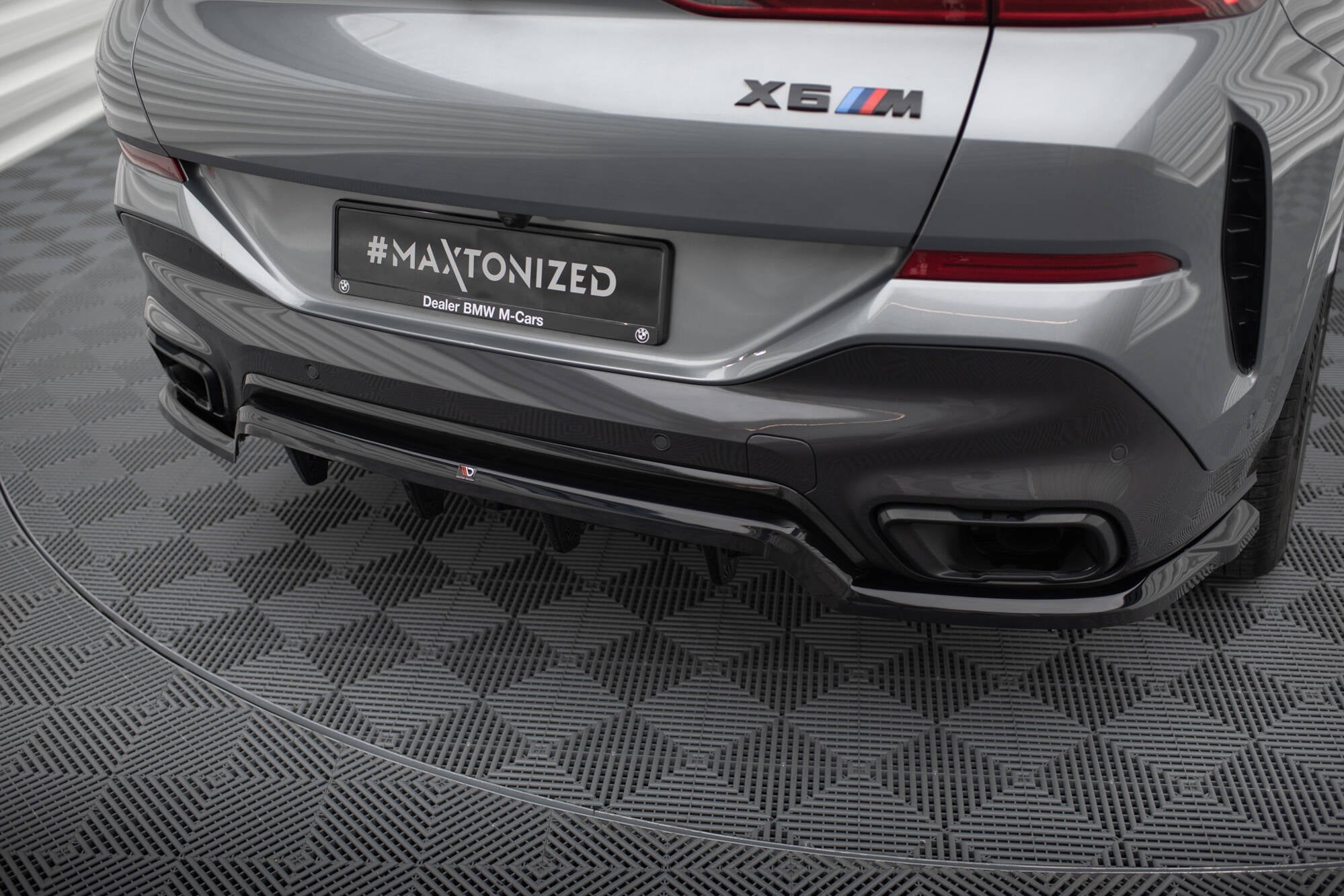 Maxton Design - Mittlerer Cup Diffusor V.1 Heckansatz für BMW X6 M - Paket G06 Facelift - Aerowerk.