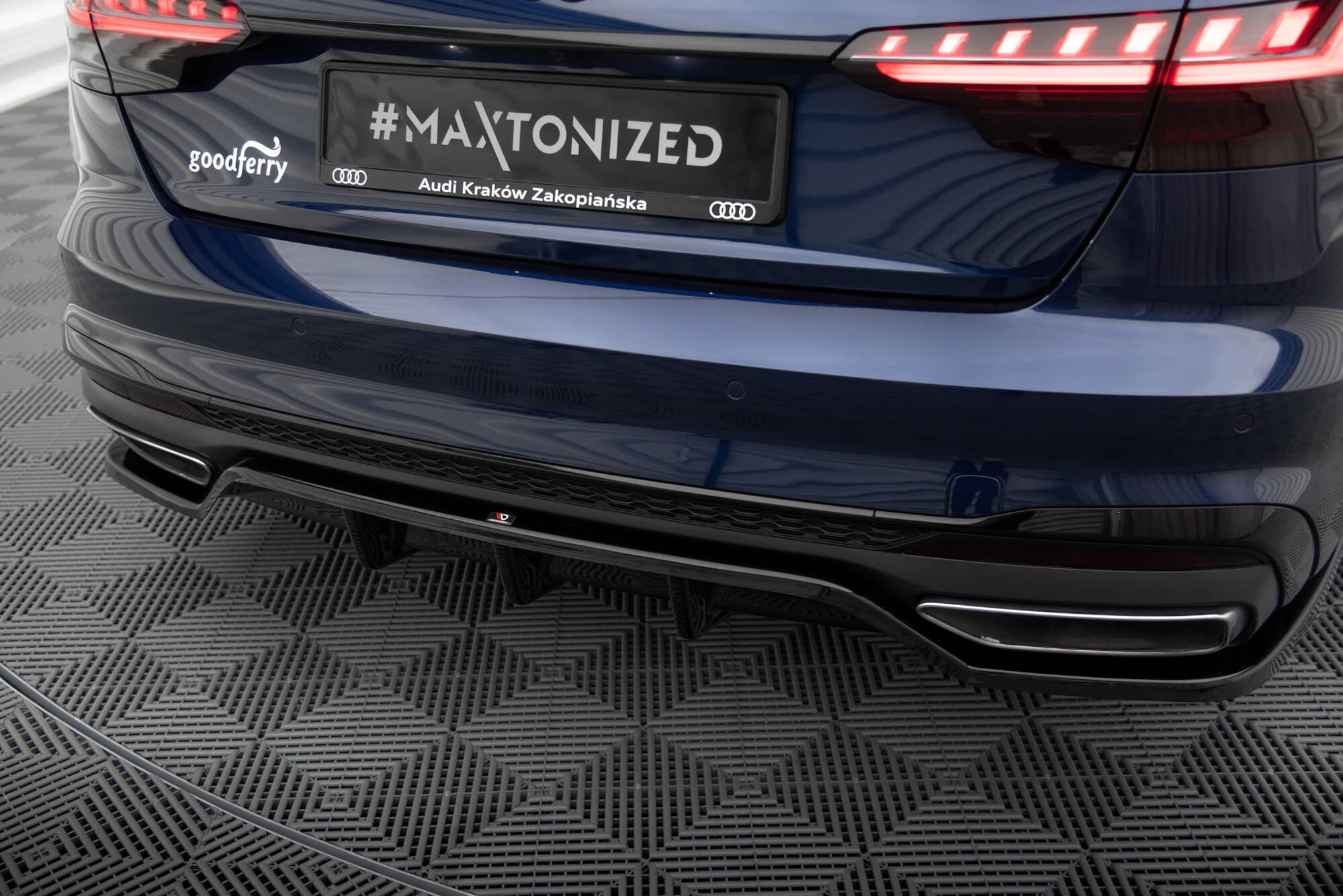 Maxton Design - Mittlerer Cup Diffusor V2 DTM Look Heck Ansatz für Audi A4 S - Line B9 Facelift - Aerowerk.