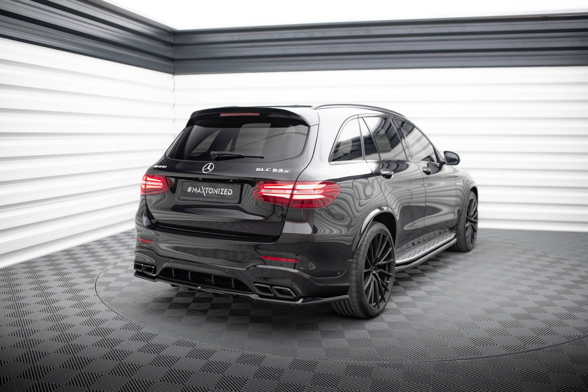 Maxton Design - Mittlerer Cup Diffusor V2 DTM Look Heck Ansatz für Mercedes - AMG GLC 63 SUV X253 - Aerowerk.