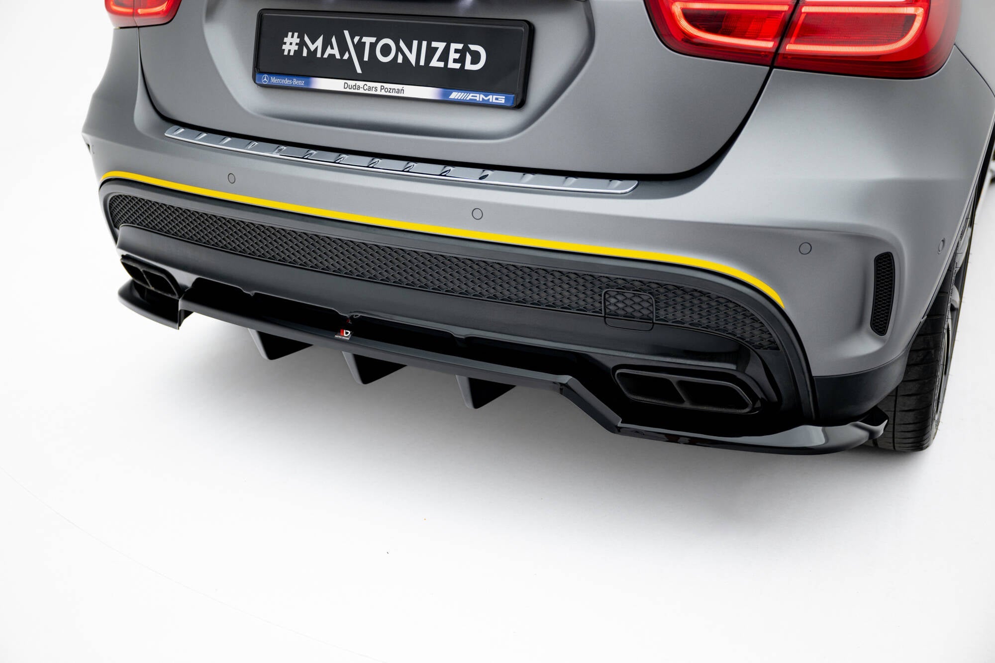 Maxton Design - Mittlerer Cup Diffusor V2 DTM Look Heck Ansatz für Mercedes - Benz GLA 45 AMG X156 - Aerowerk.