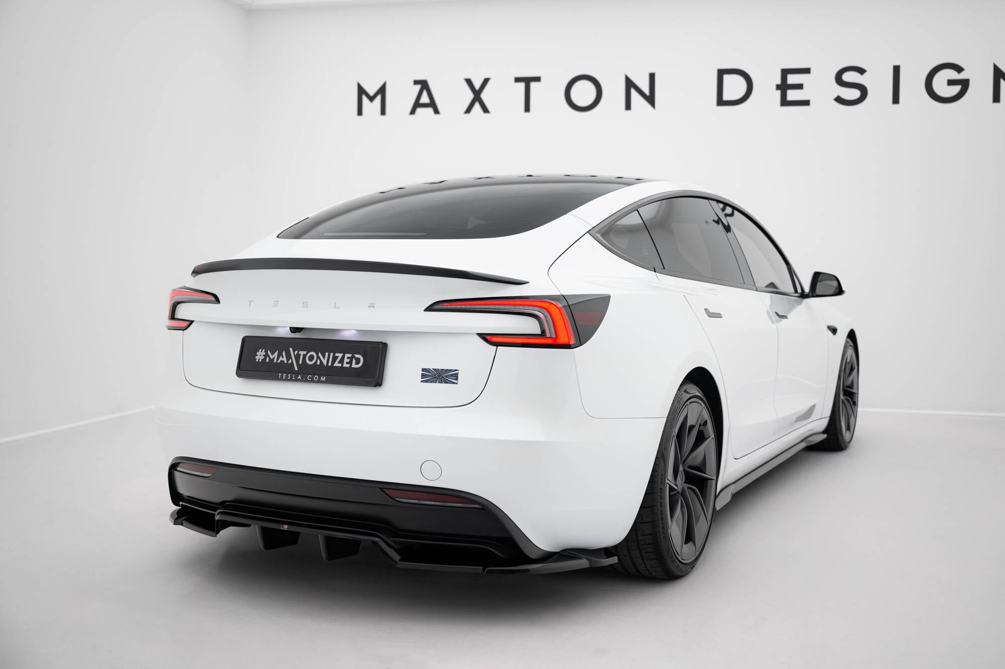 Maxton Design - Mittlerer Cup Diffusor V2 DTM Look Heck Ansatz für Tesla Model 3 Performance Mk1 Facelift - Aerowerk.