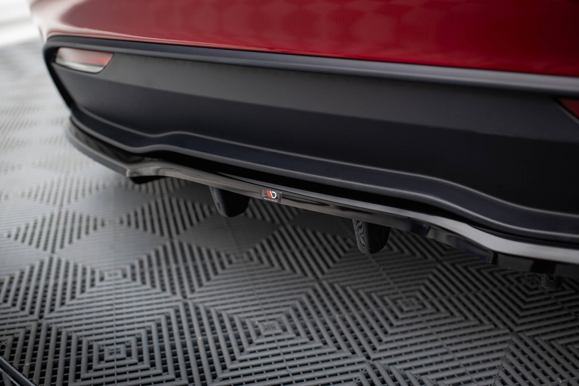 Maxton Design - Mittlerer Cup Diffusor V2 DTM Look Heck Ansatz für Tesla Model 3 Project HighlandFacelift - Aerowerk.