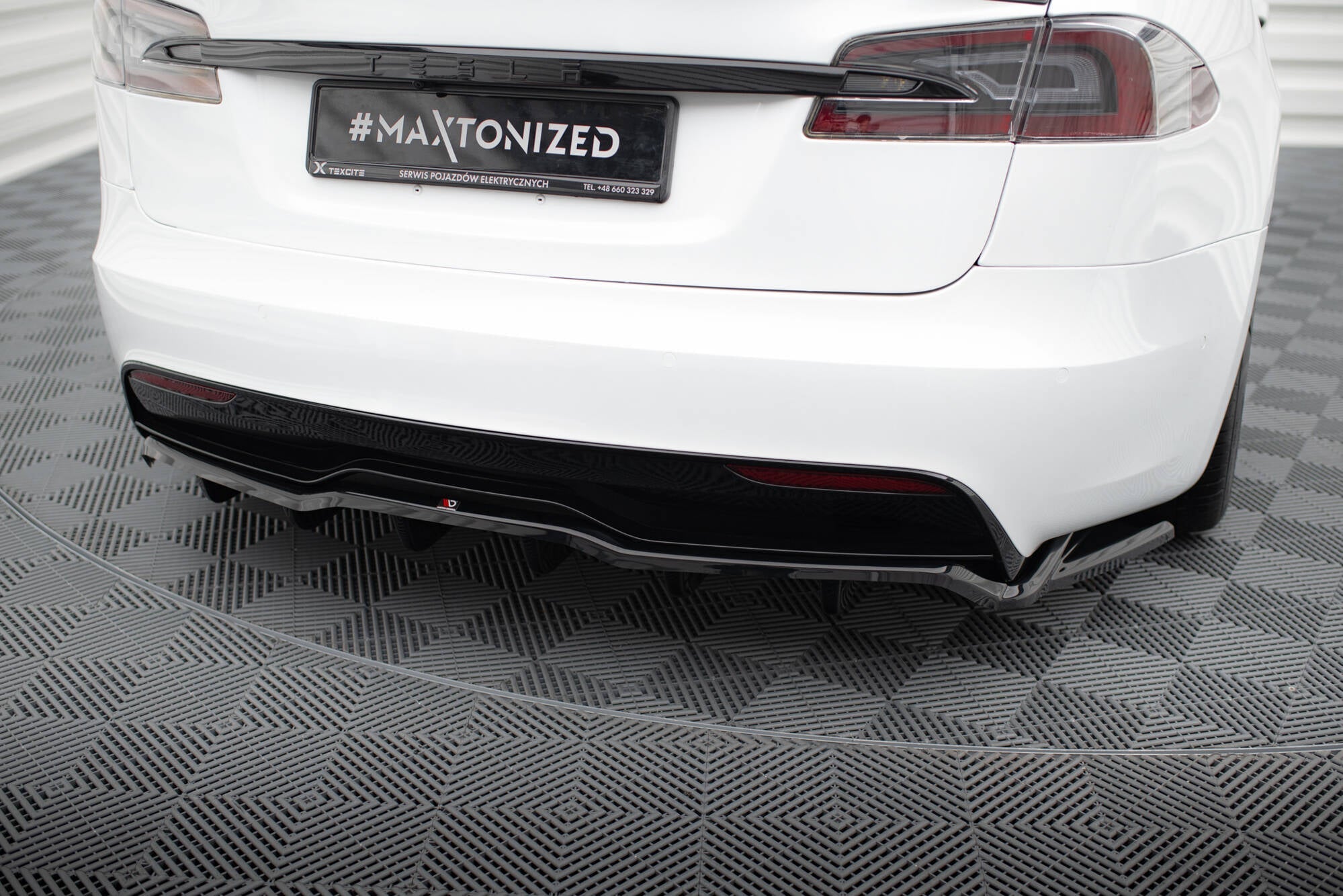 Maxton Design - Mittlerer Cup Diffusor V2 DTM Look Heck Ansatz für Tesla Model S Plaid Mk1 Facelift - Aerowerk.
