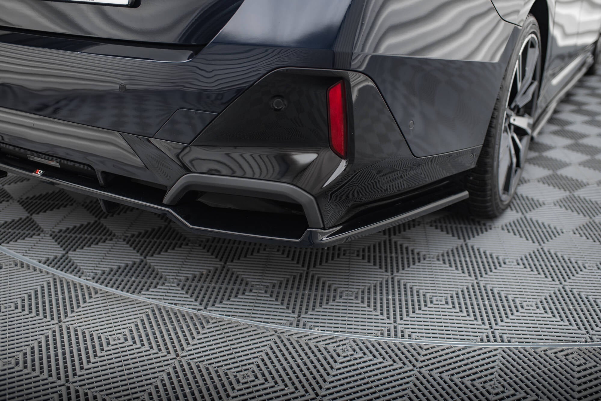 Maxton Design - Mittlerer Cup Diffusor V.2 Heck Ansatz für BMW 5er / i5 M - Paket G60 - Aerowerk.