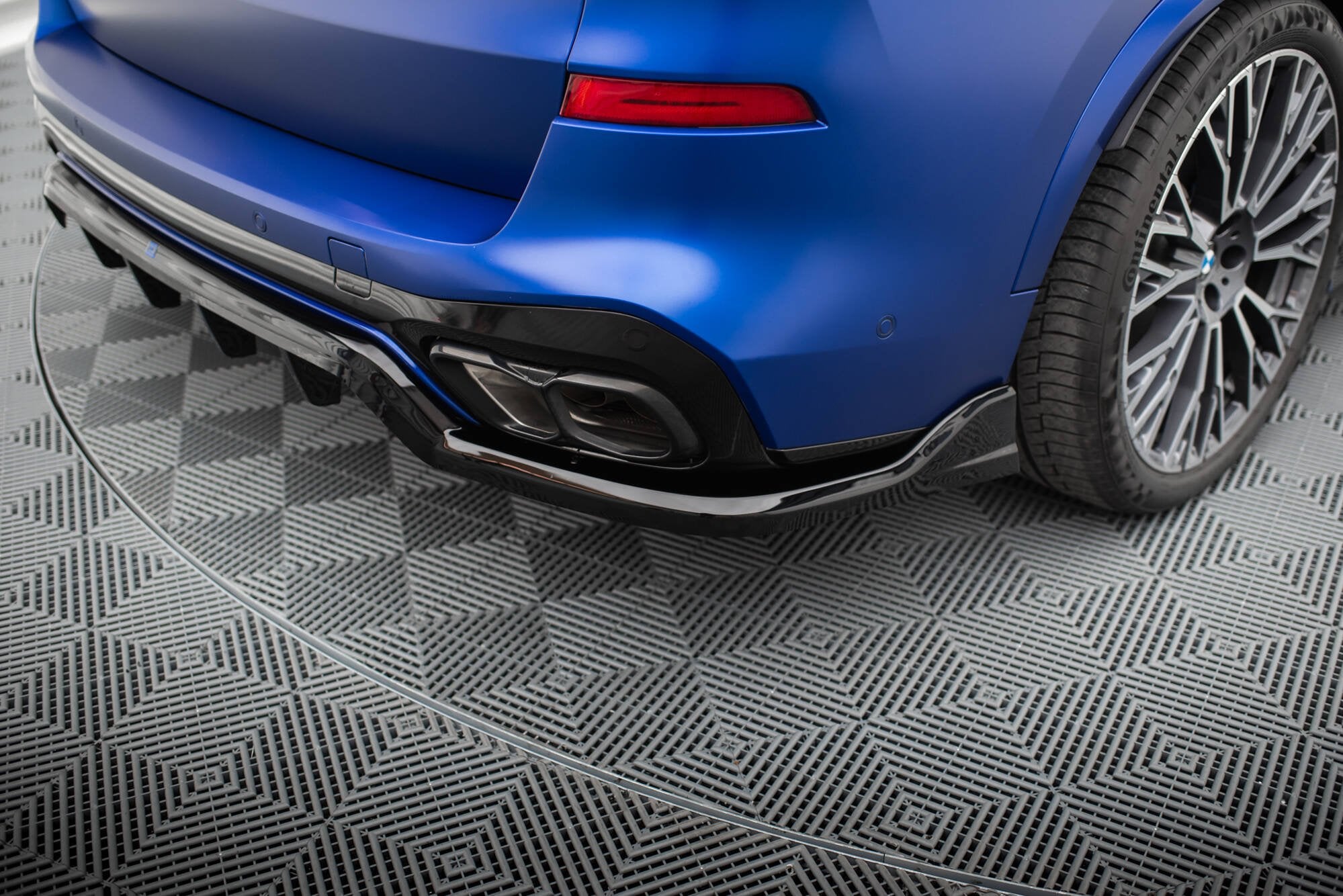 Maxton Design - Mittlerer Cup Diffusor V.2 Heckansatz für BMW X5 M - Paket G05 Facelift - Aerowerk.