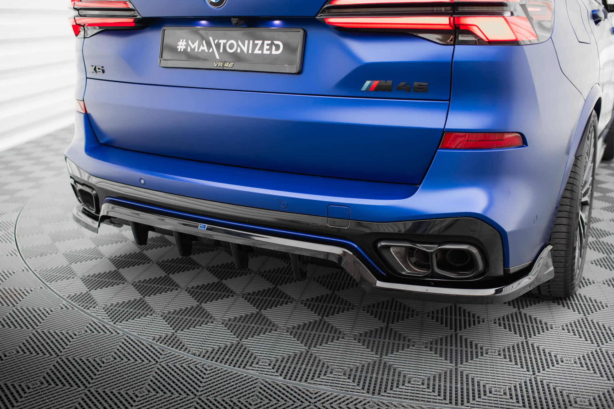 Maxton Design - Mittlerer Cup Diffusor V.2 Heckansatz für BMW X5 M - Paket G05 Facelift - Aerowerk.