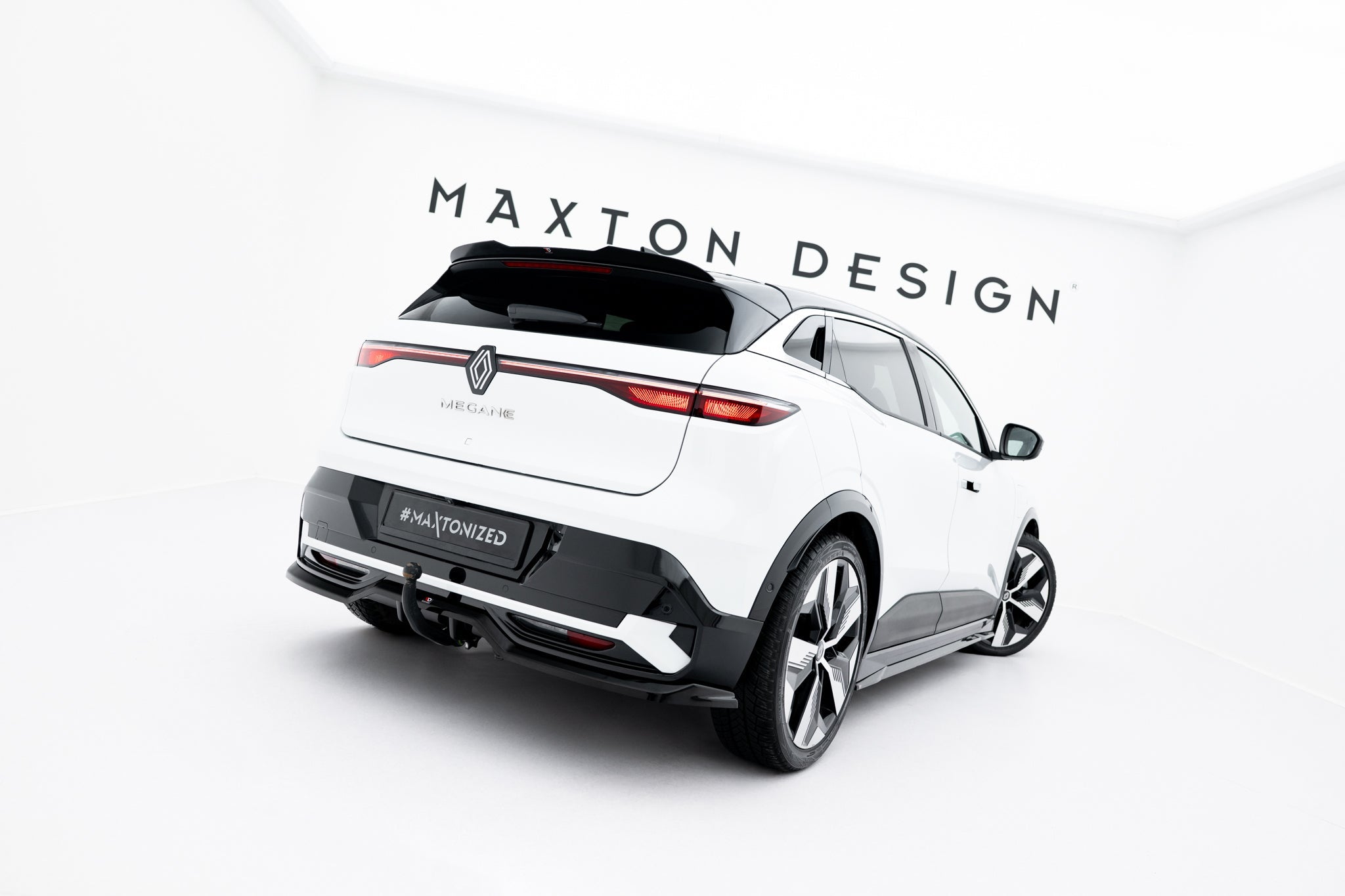 Maxton Design - Mittlerer Diffusor Heck Ansatz DTM Look für Renault Megane E - Tech Electric Mk1 - Aerowerk.