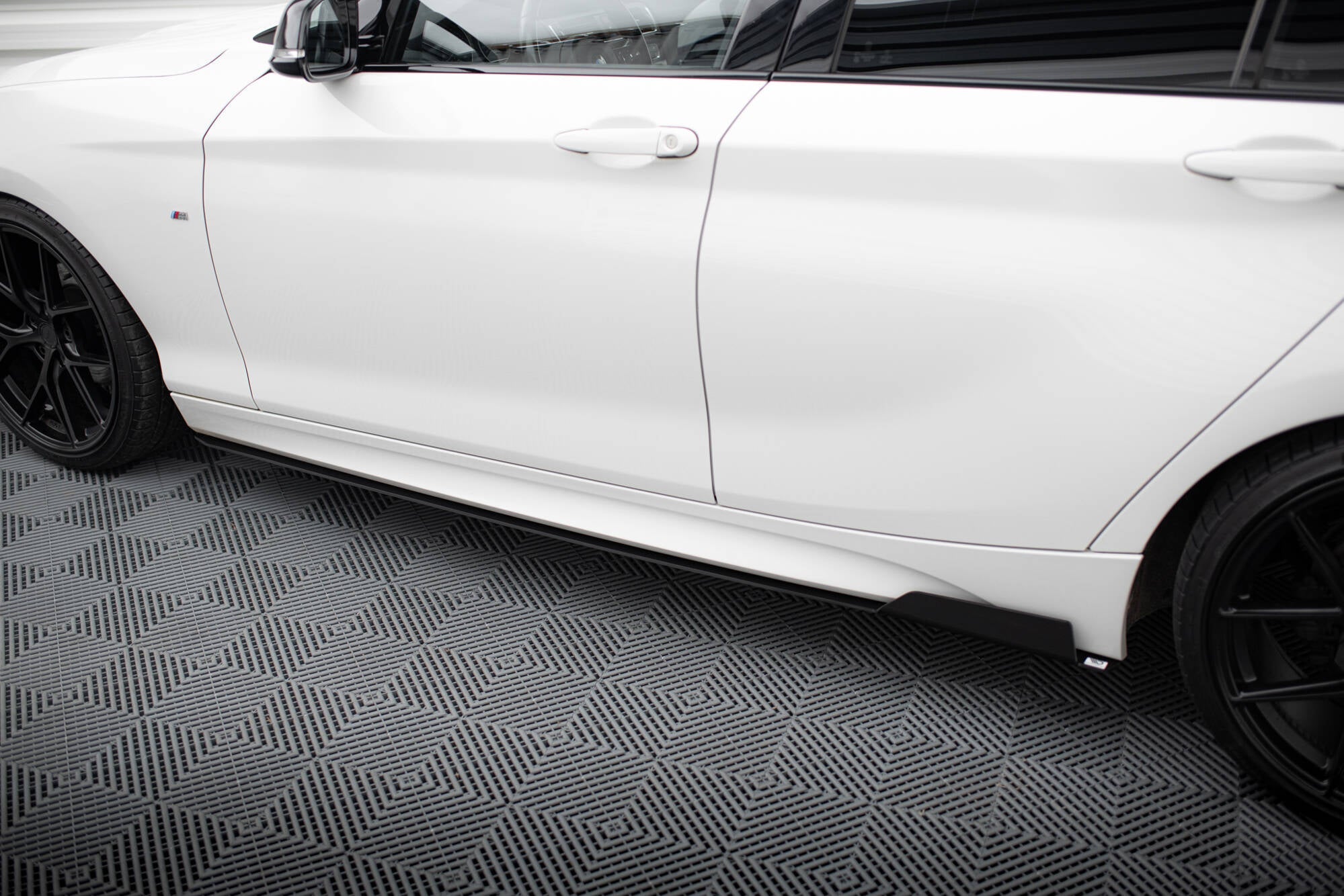 Maxton Design - Racing Seitenschweller Ansatz für BMW 1er F21 M135i / M140i / M - Paket - Aerowerk.