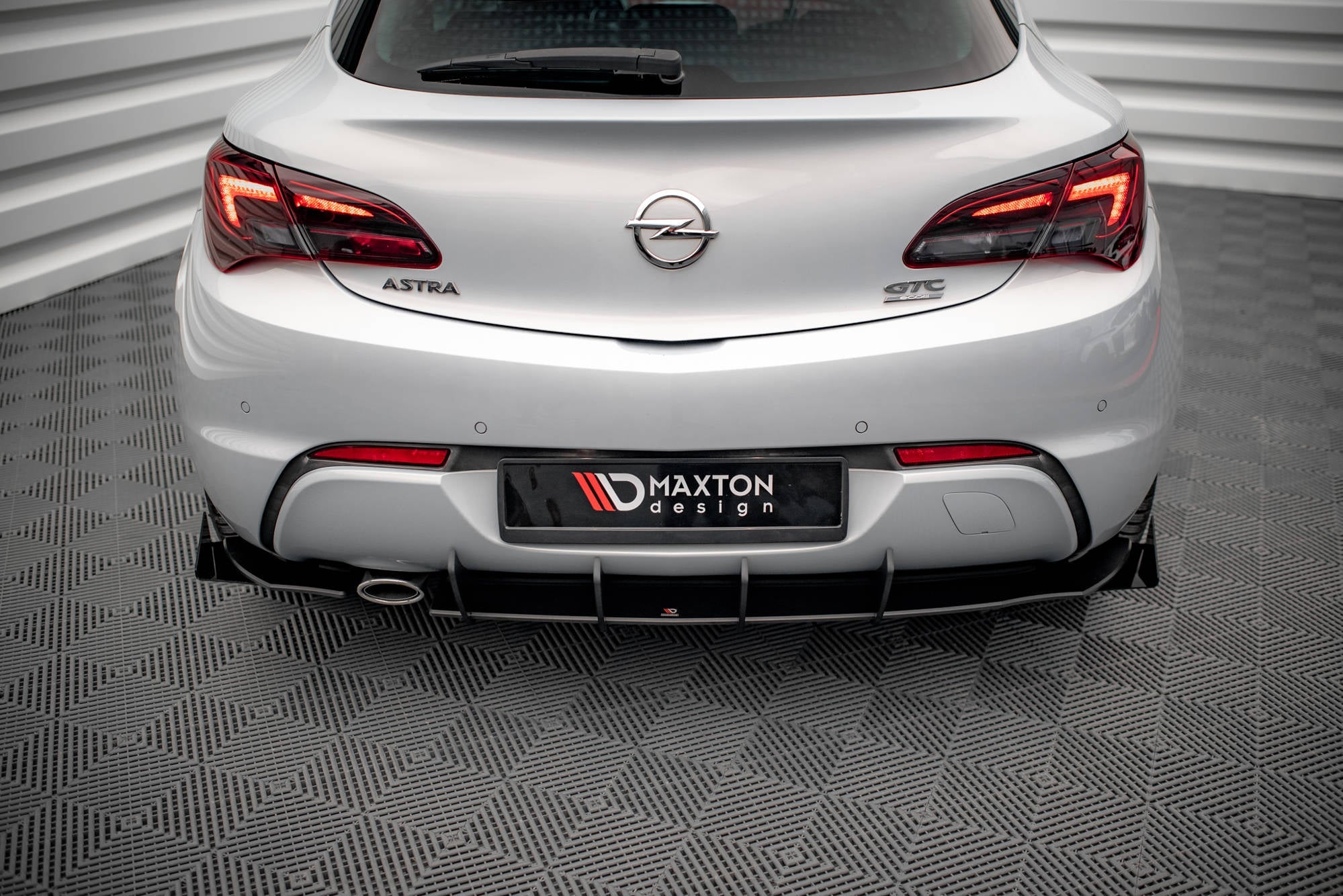 Maxton Design - Robuste Racing Diffusor Heck Ansatz +Flaps für Opel Astra GTC OPC - Line J - Aerowerk.