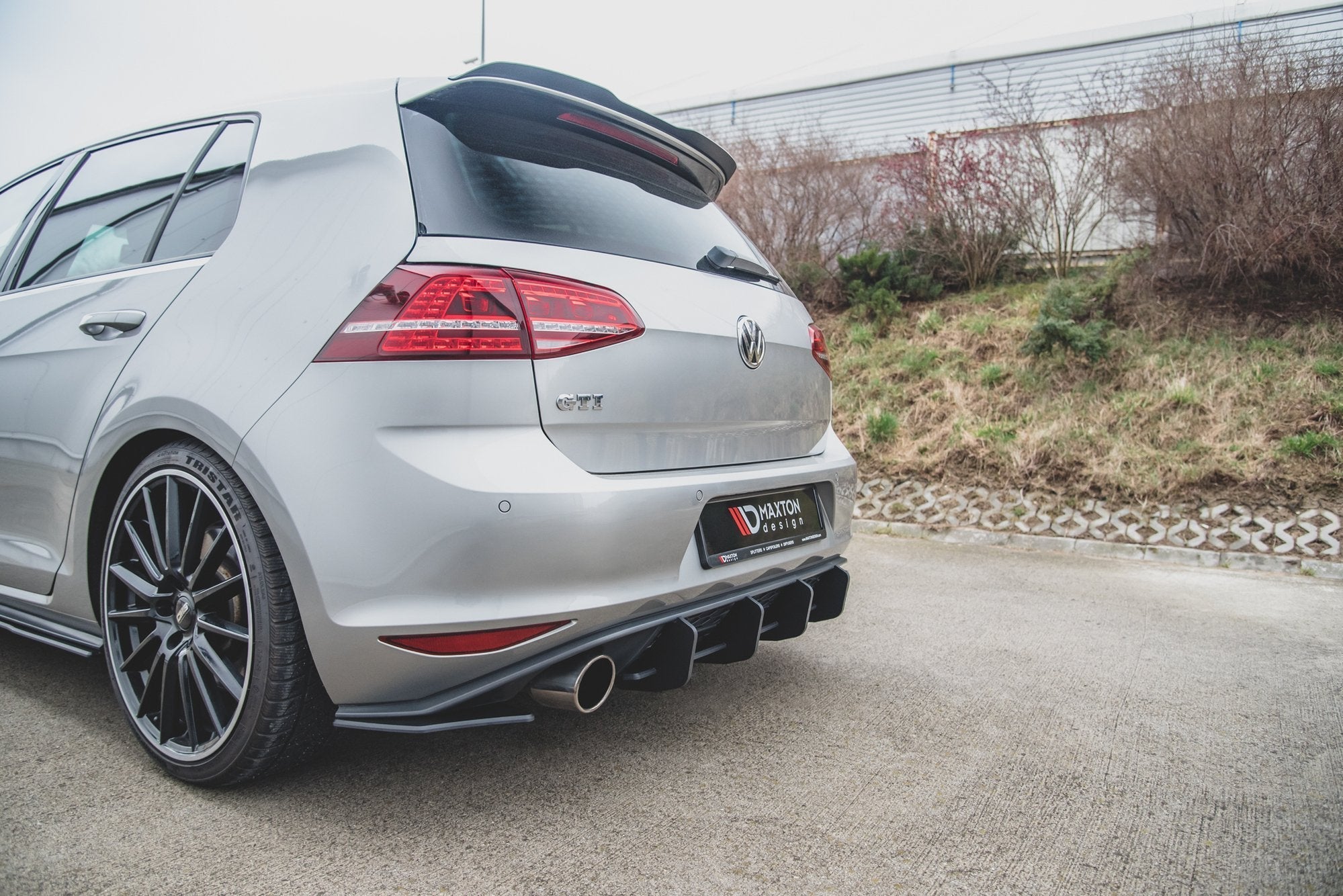 Maxton Design - Robuste Racing Diffusor V2 für VW Golf 7 GTI - Aerowerk.