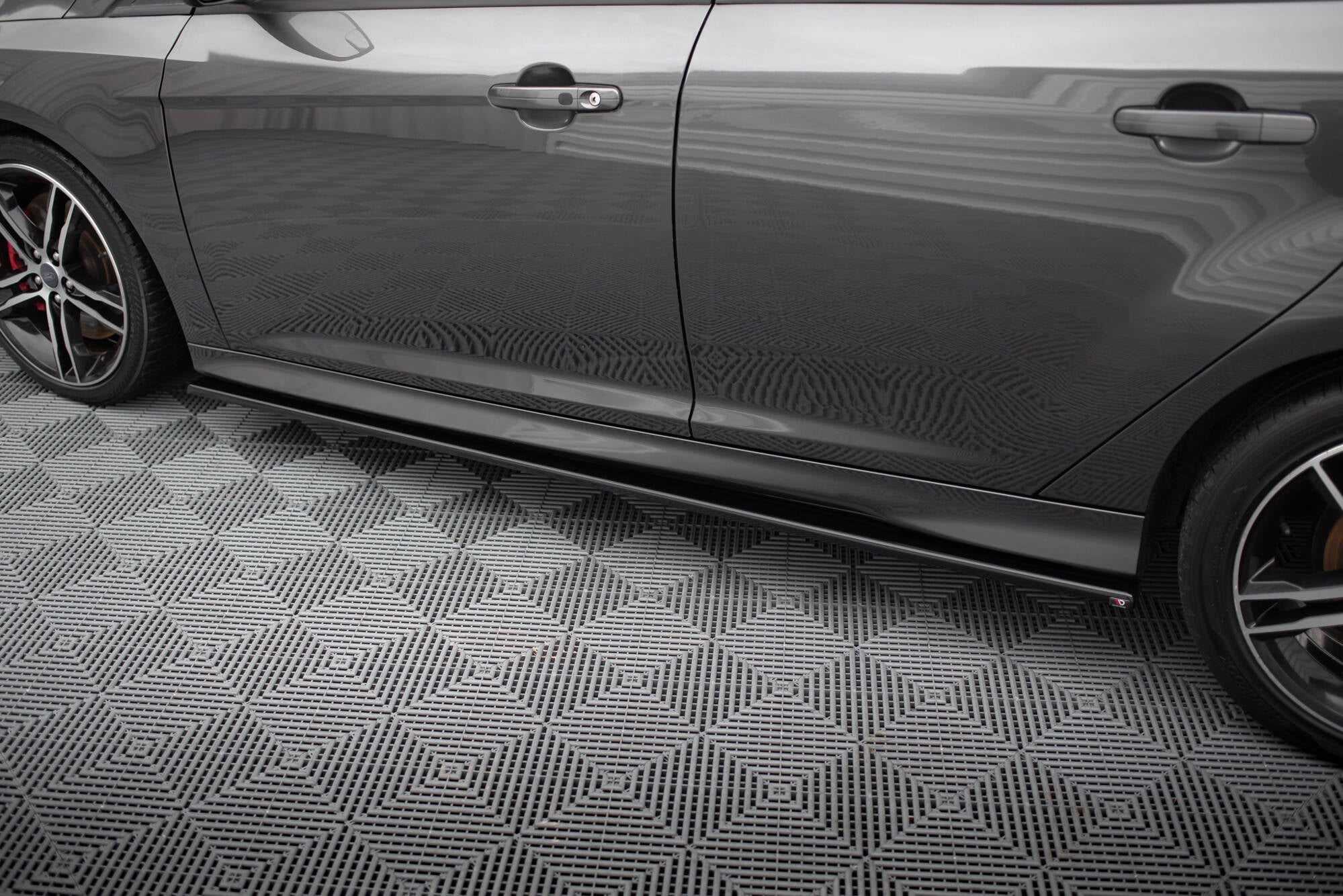 Maxton Design - Seitenschweller Ansatz für Ford Focus ST / ST - Line Mk3 / Mk3 FL Hatchback / Kombi - Aerowerk.