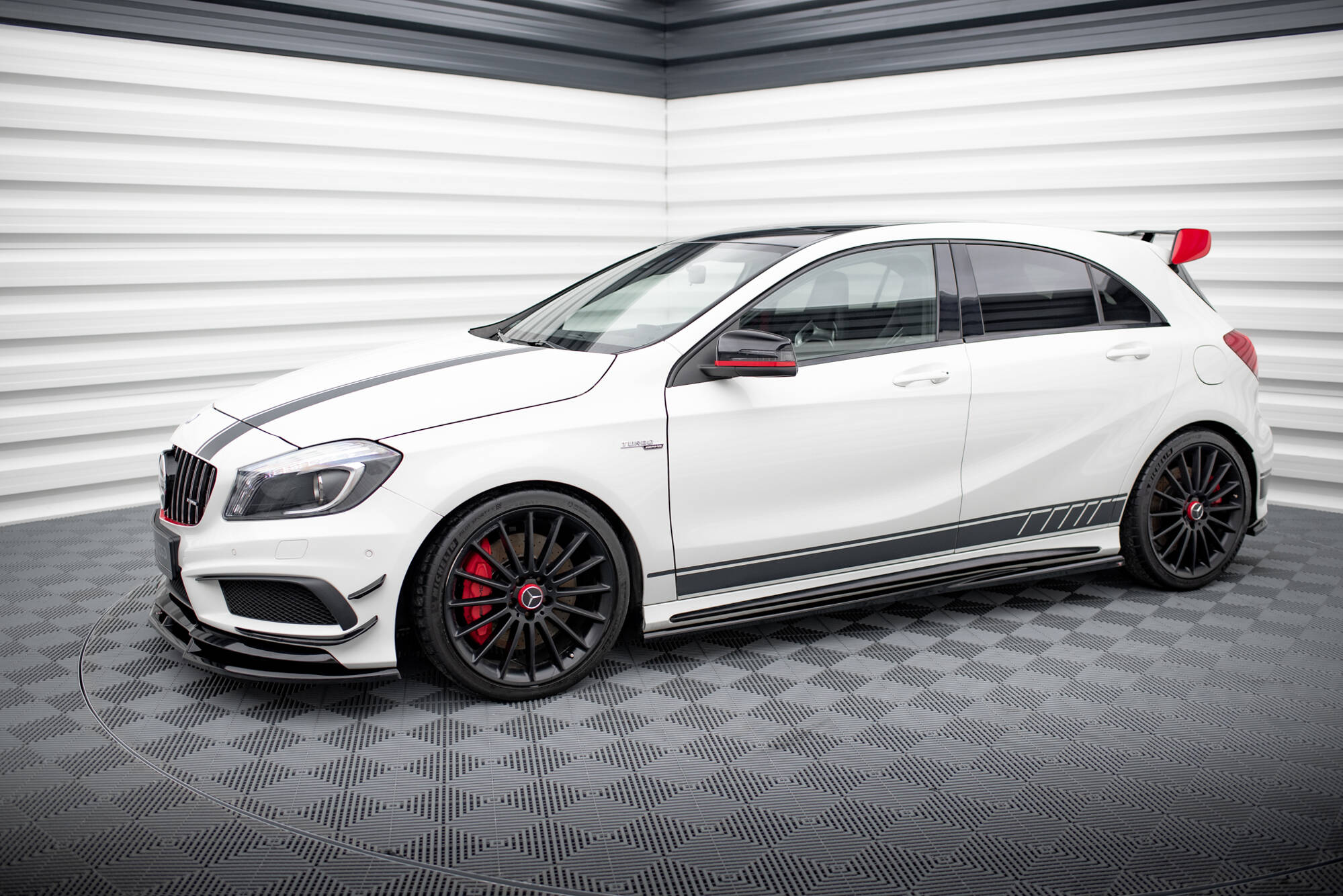 Maxton Design - Seitenschweller Ansatz für Mercedes - Benz A45 AMG W176 - Aerowerk.