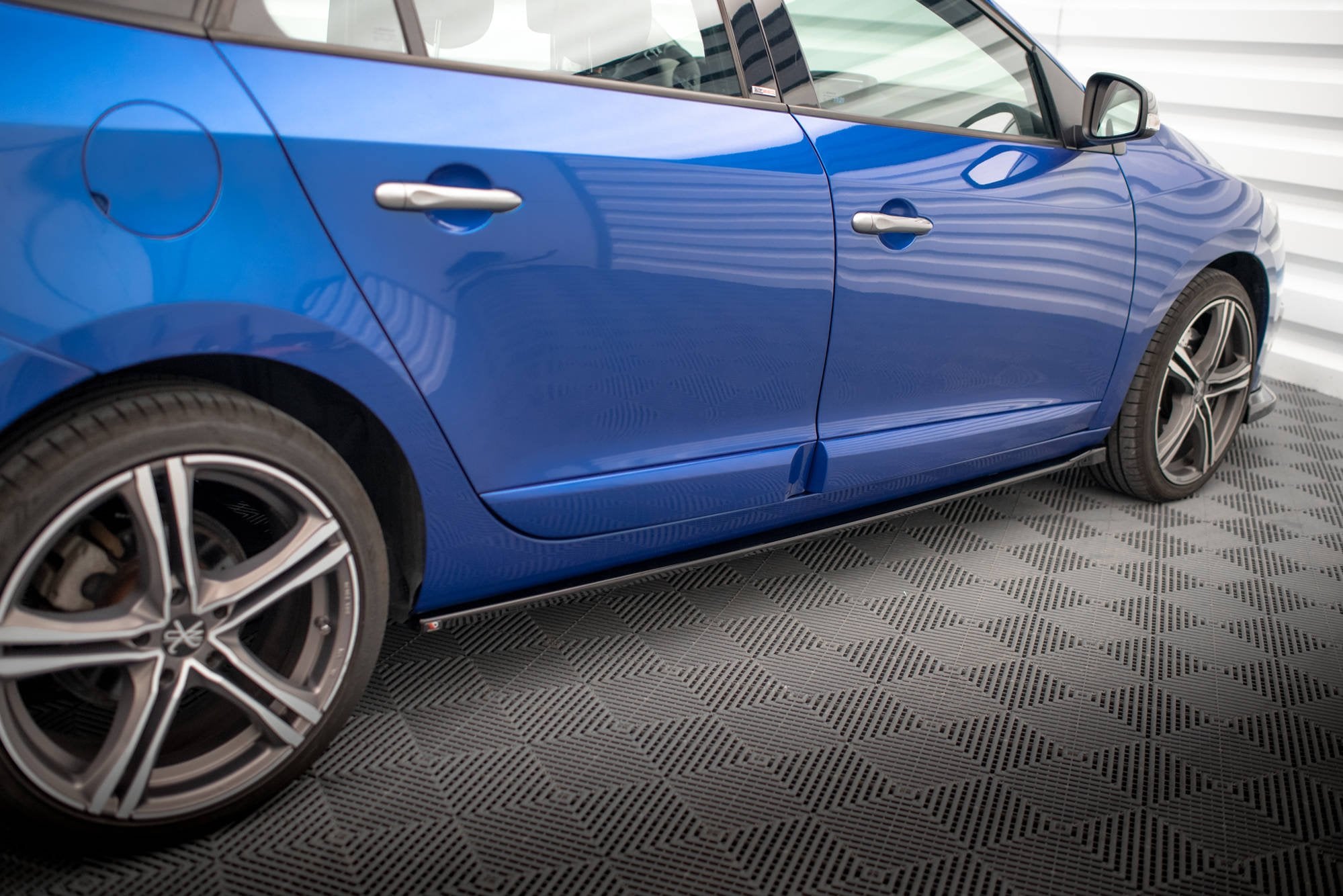 Maxton Design - Seitenschweller Ansatz für Renault Megane GT Line Grandtour Mk3 Facelift - Aerowerk.