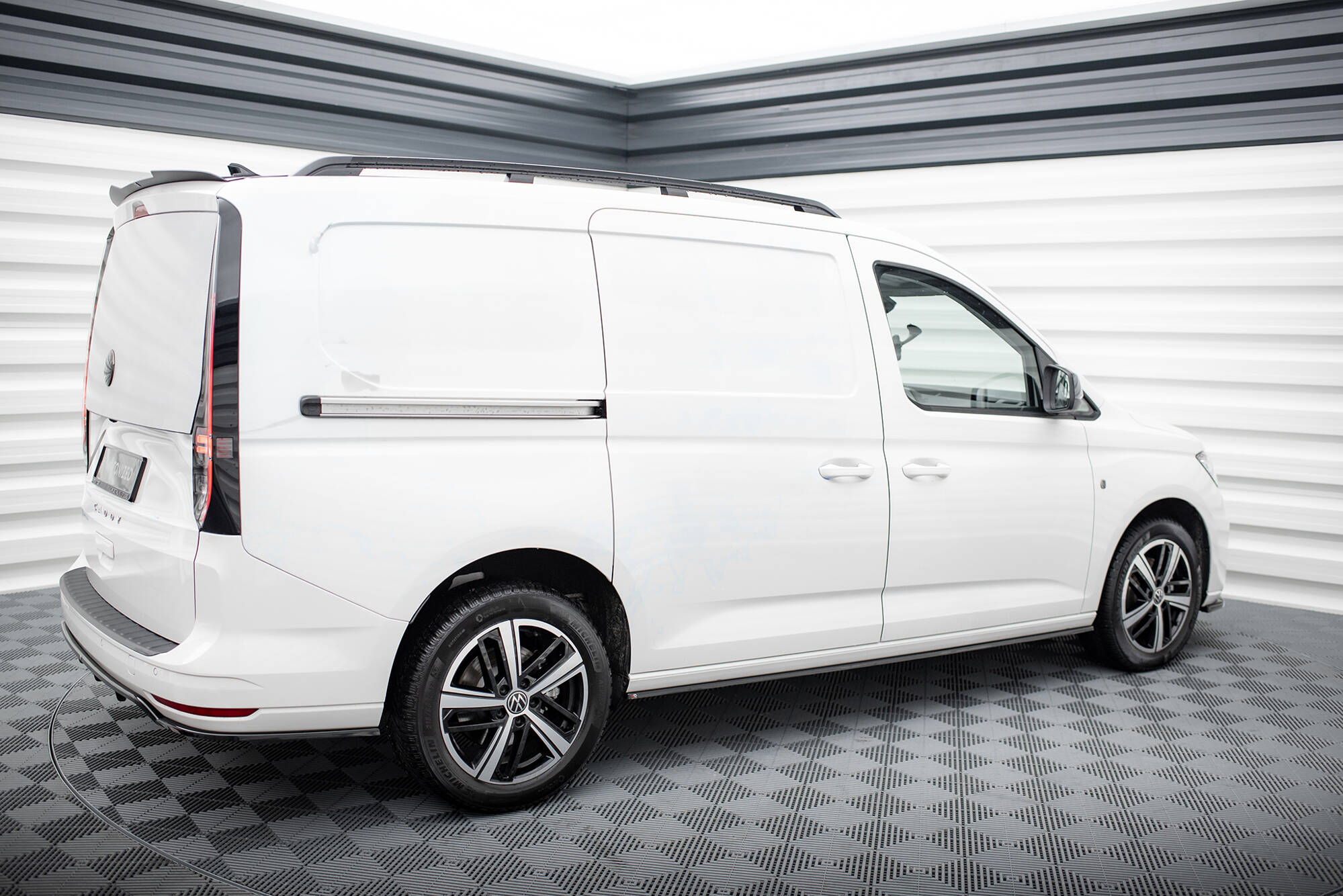 Maxton Design - Seitenschweller Ansatz für VW Caddy Maxi Mk5 - Aerowerk.
