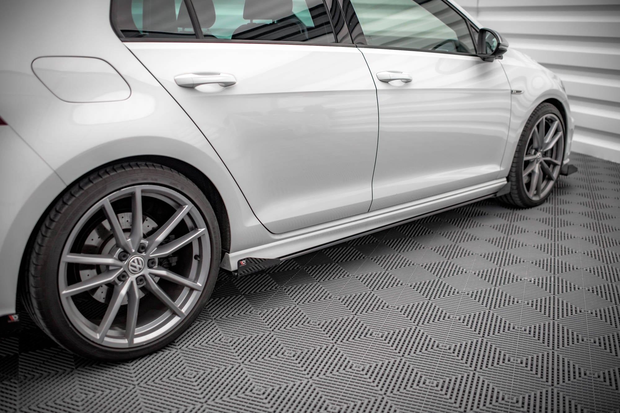 Maxton Design - Seitenschweller Flaps für VW Golf R Mk7 - Aerowerk.