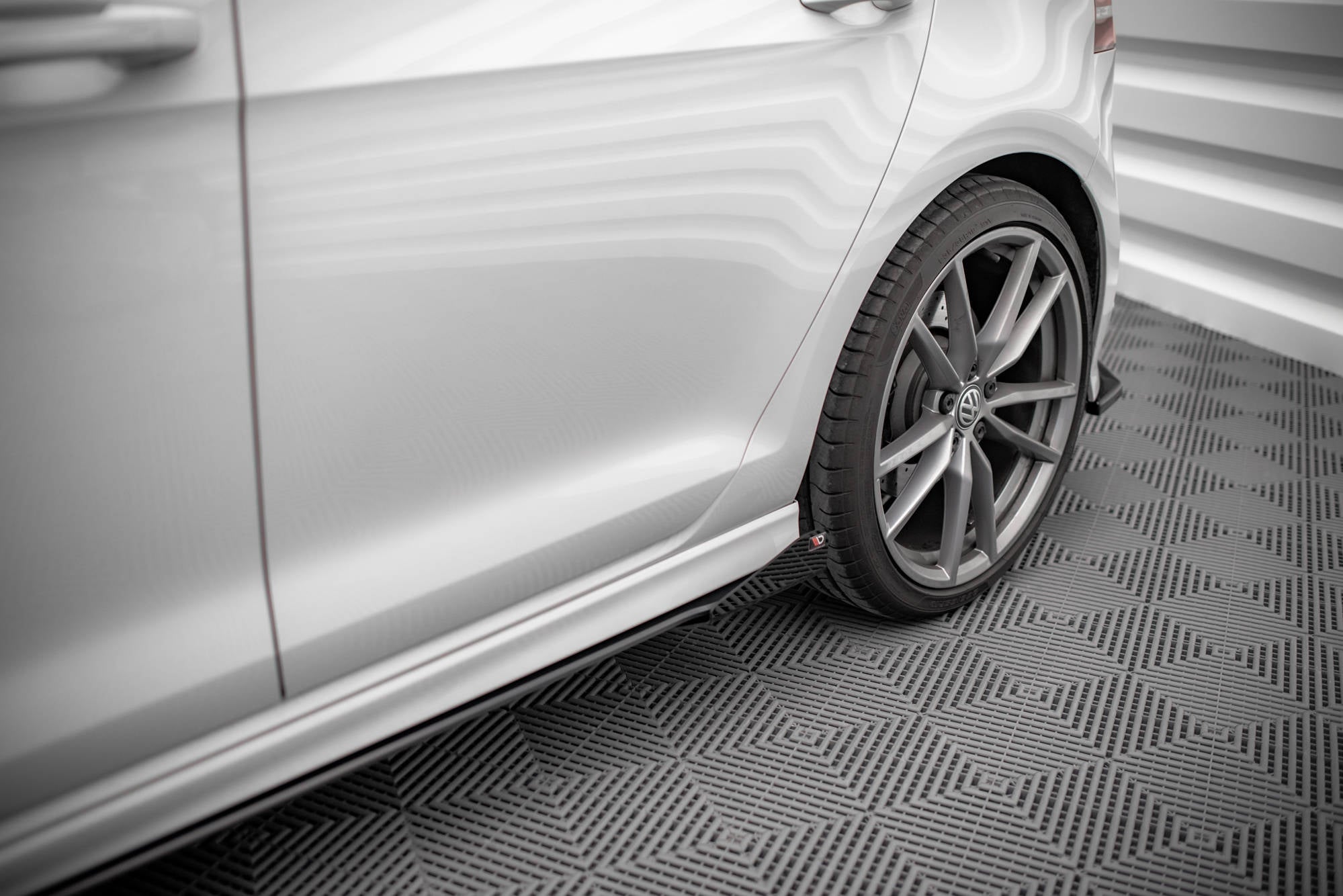 Maxton Design - Seitenschweller Flaps für VW Golf R Mk7 - Aerowerk.