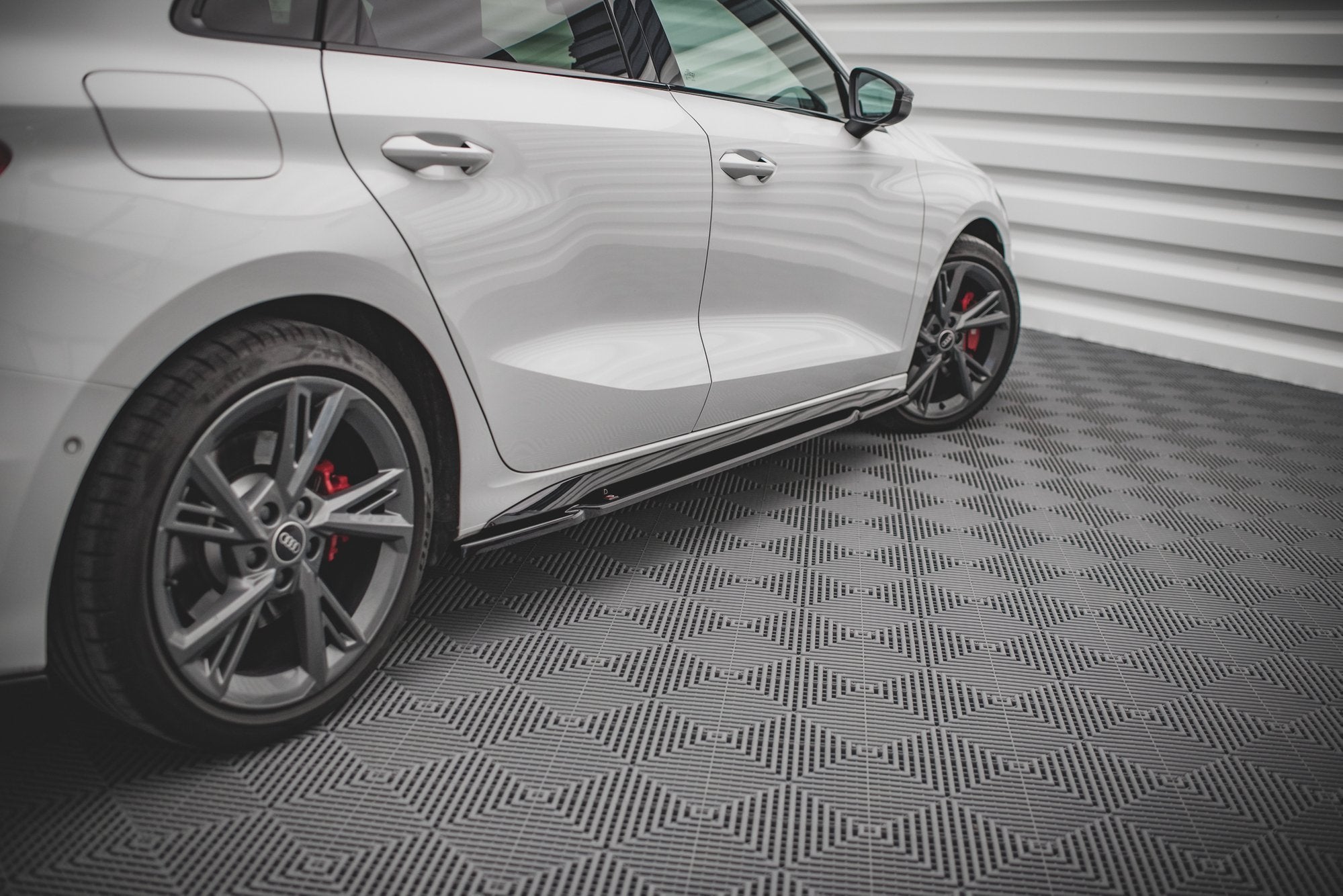 Maxton Design - Seitenschweller V1 Ansatz für für Audi S3 / A3 S - Line 8Y - Aerowerk.