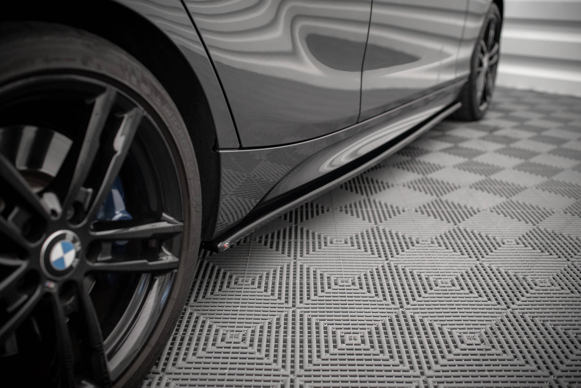 Maxton Design - Seitenschweller V1 Ansatz für für BMW 1er F20 M135i / M140i / M - Paket - Aerowerk.