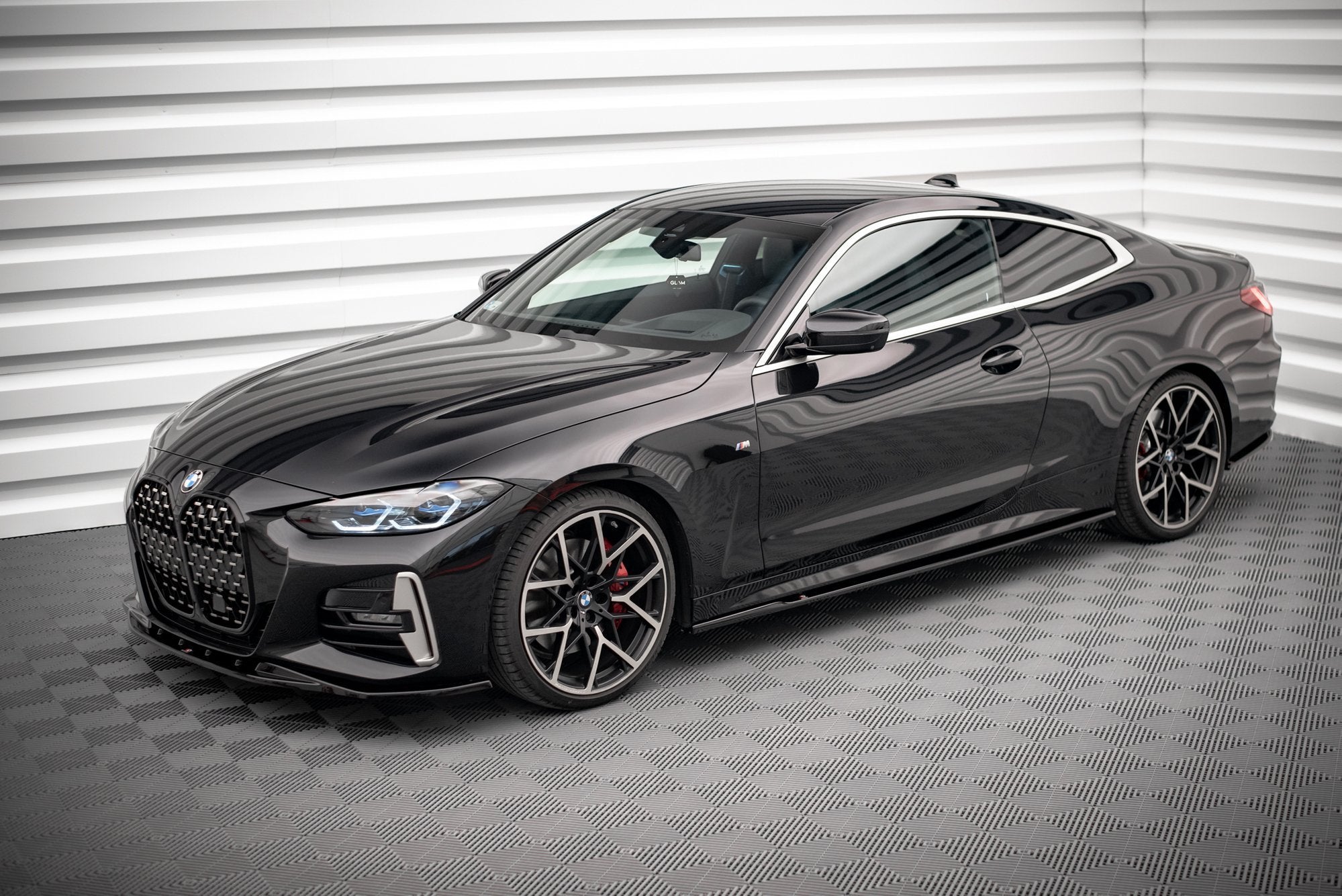 Maxton Design - Seitenschweller V1 Ansatz für für BMW 4er M - Paket / M440i G22 / G23 / G22 Facelift / G23 Facelift - Aerowerk.