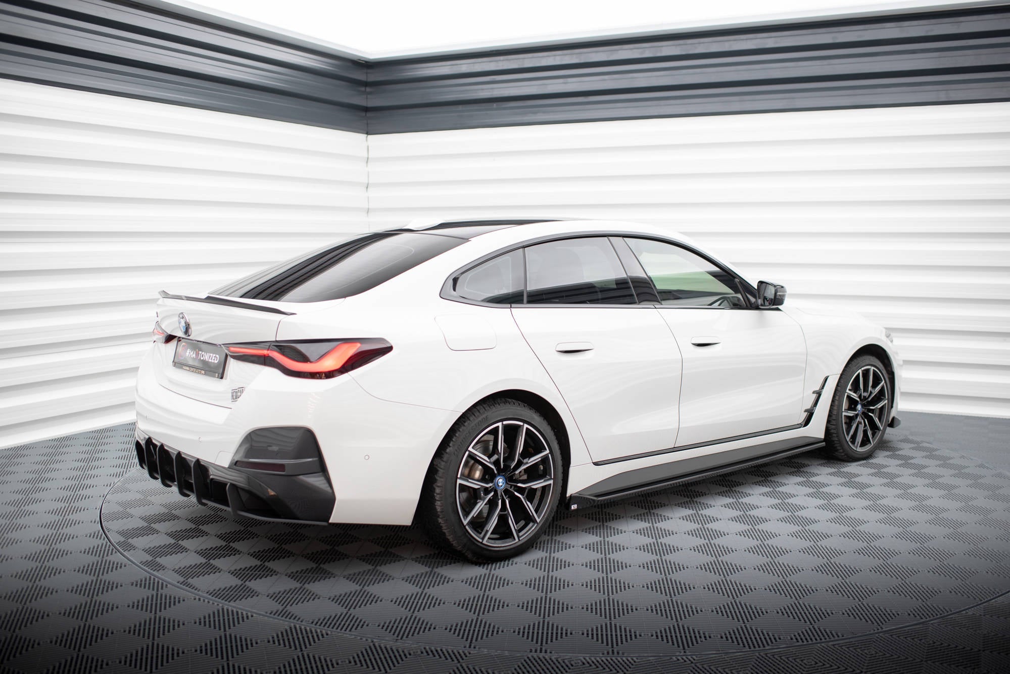 Maxton Design - Seitenschweller V.1 Ansatz für für BMW i4 M - Paket G26 - Aerowerk.
