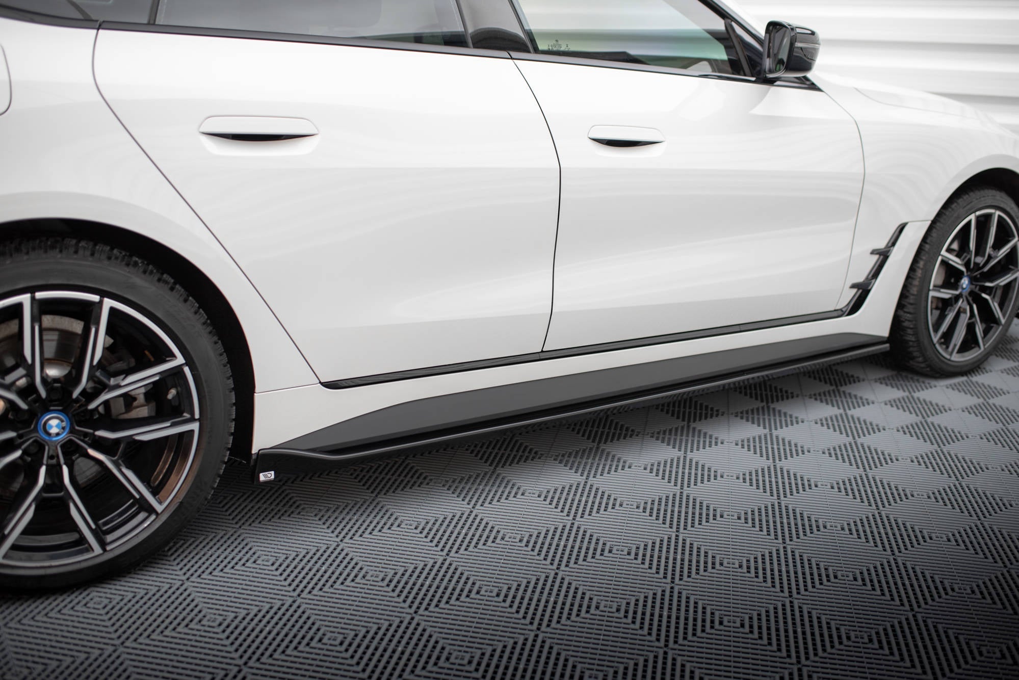 Maxton Design - Seitenschweller V.1 Ansatz für für BMW i4 M - Paket G26 - Aerowerk.