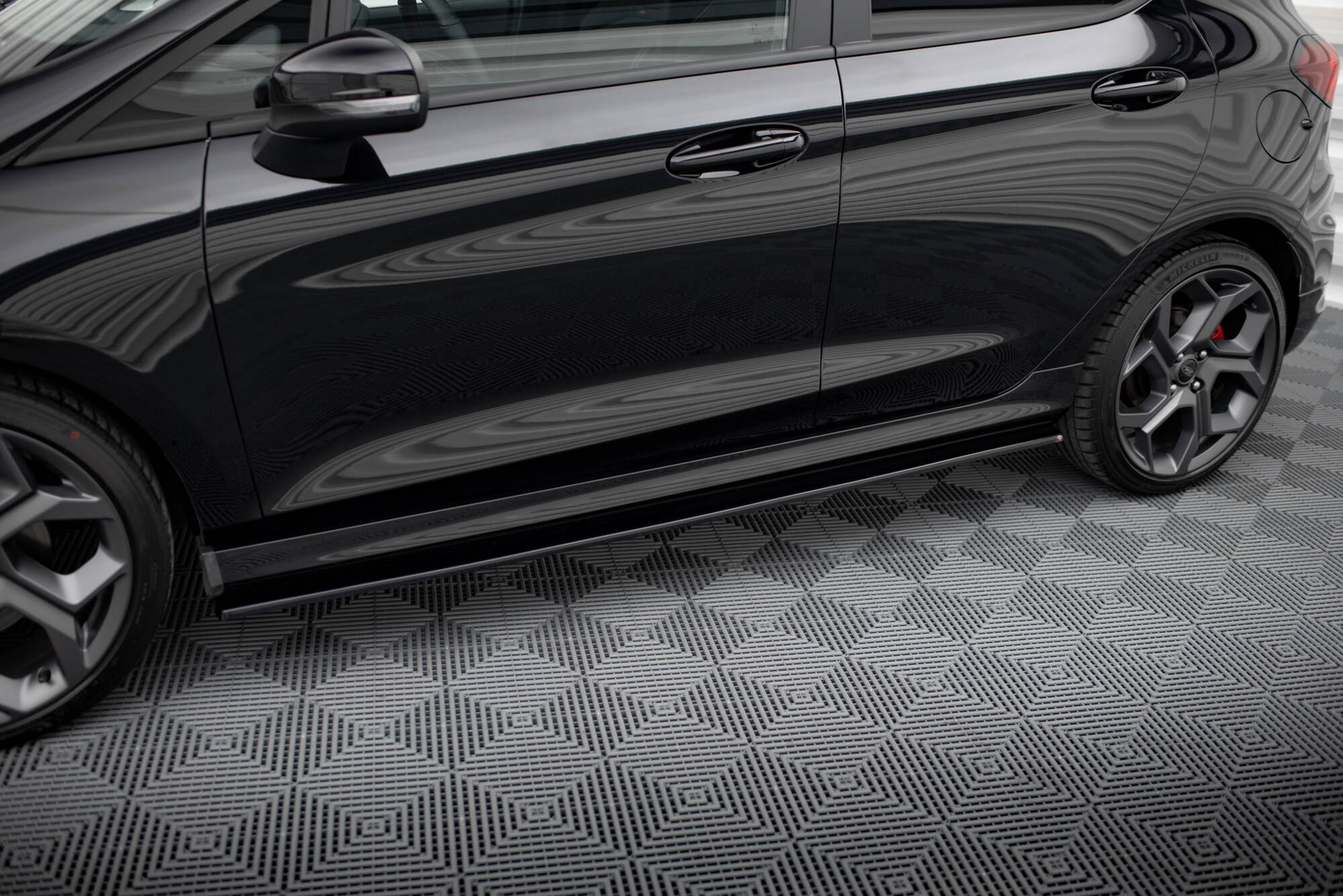 Maxton Design - Seitenschweller V1 Ansatz für für Ford Fiesta Mk8 ST / ST - Line - Aerowerk.