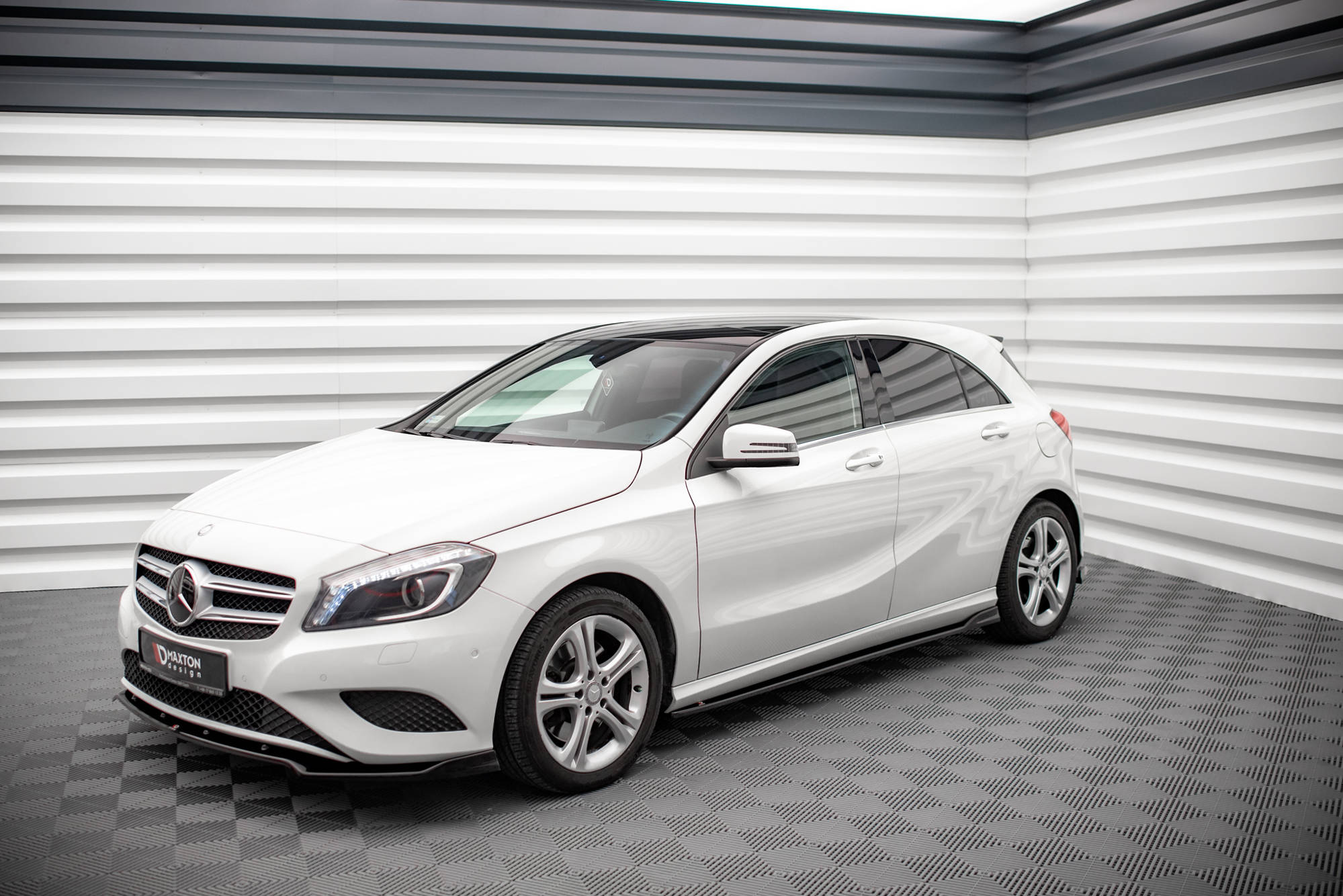 Maxton Design - Seitenschweller V1 Ansatz für für Mercedes - Benz A W176 - Aerowerk.